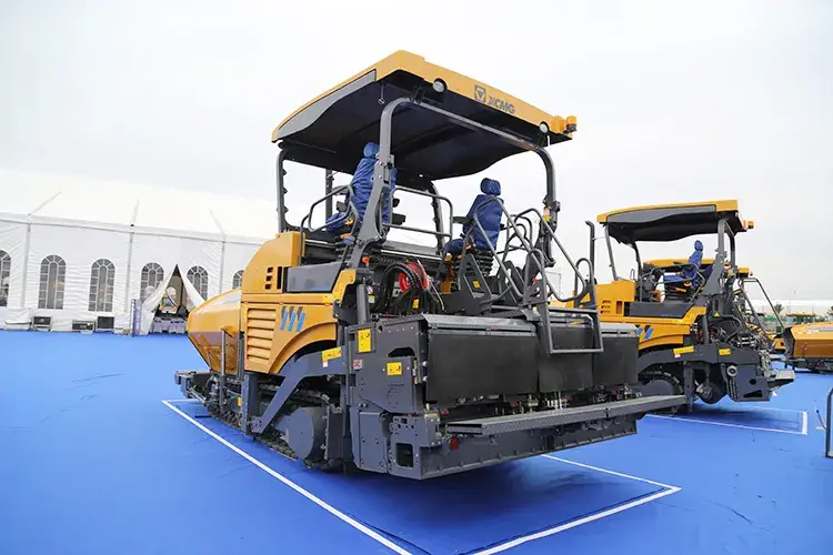 Bộ máy rải đường bằng thép trên đường asphan 9m XCMG RP903: Giải pháp hoàn hảo cho việc hoàn thiện đường bằng nhựa đường hình ảnh 16-description
