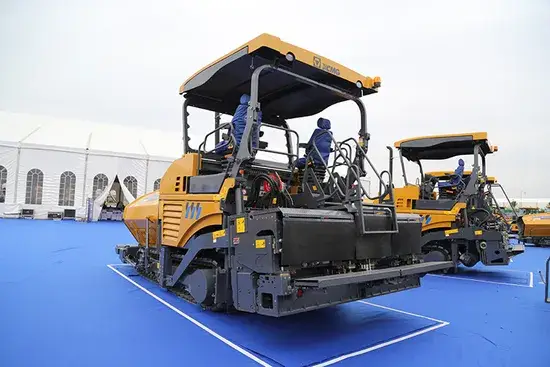 Bộ máy rải đường bằng thép trên đường asphan 9m XCMG RP903: Giải pháp hoàn hảo cho việc hoàn thiện đường bằng nhựa đường