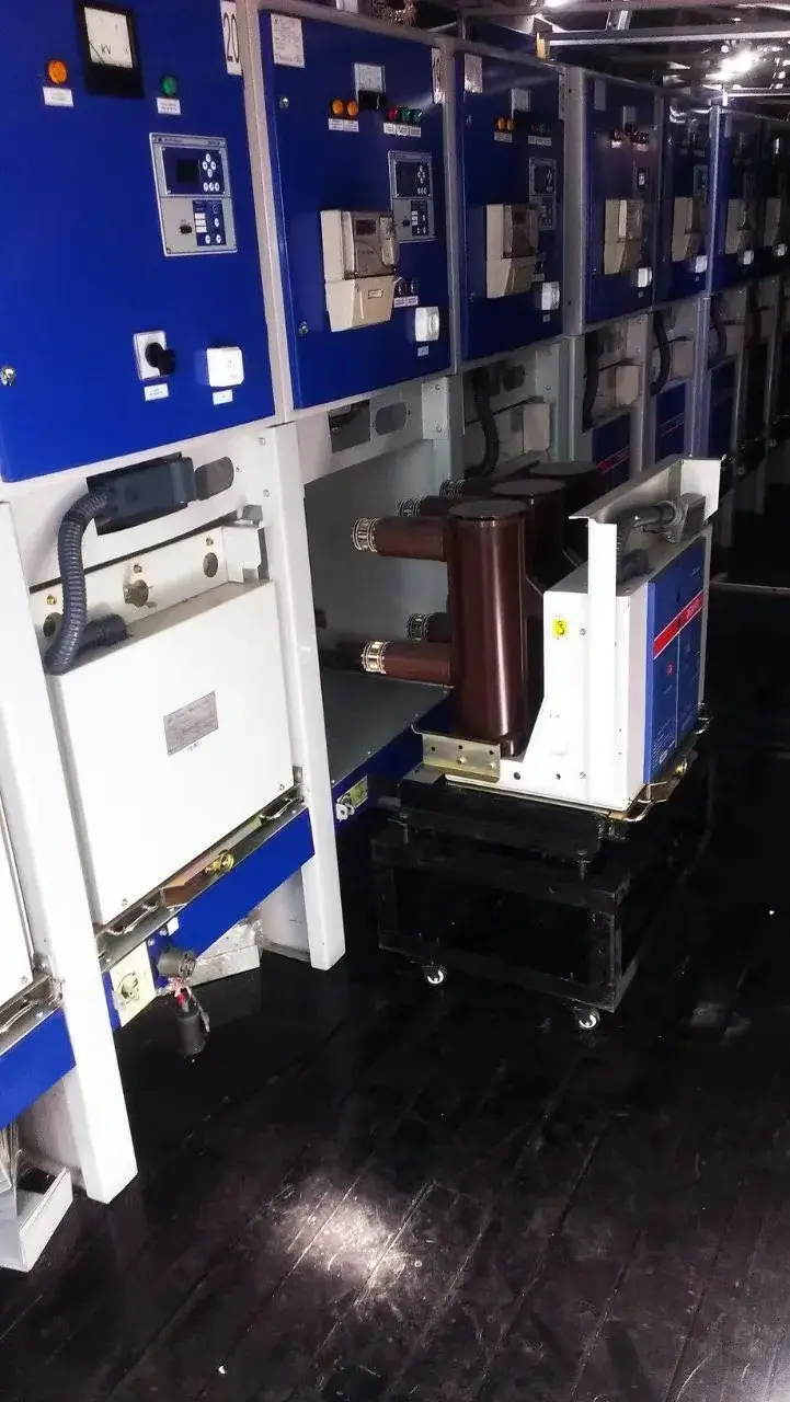 Công tắc máy cắt chân không ZN63A-12: Chứng nhận ISO9001-2000, phù hợp cho môi trường trong nhà hình ảnh 18-description