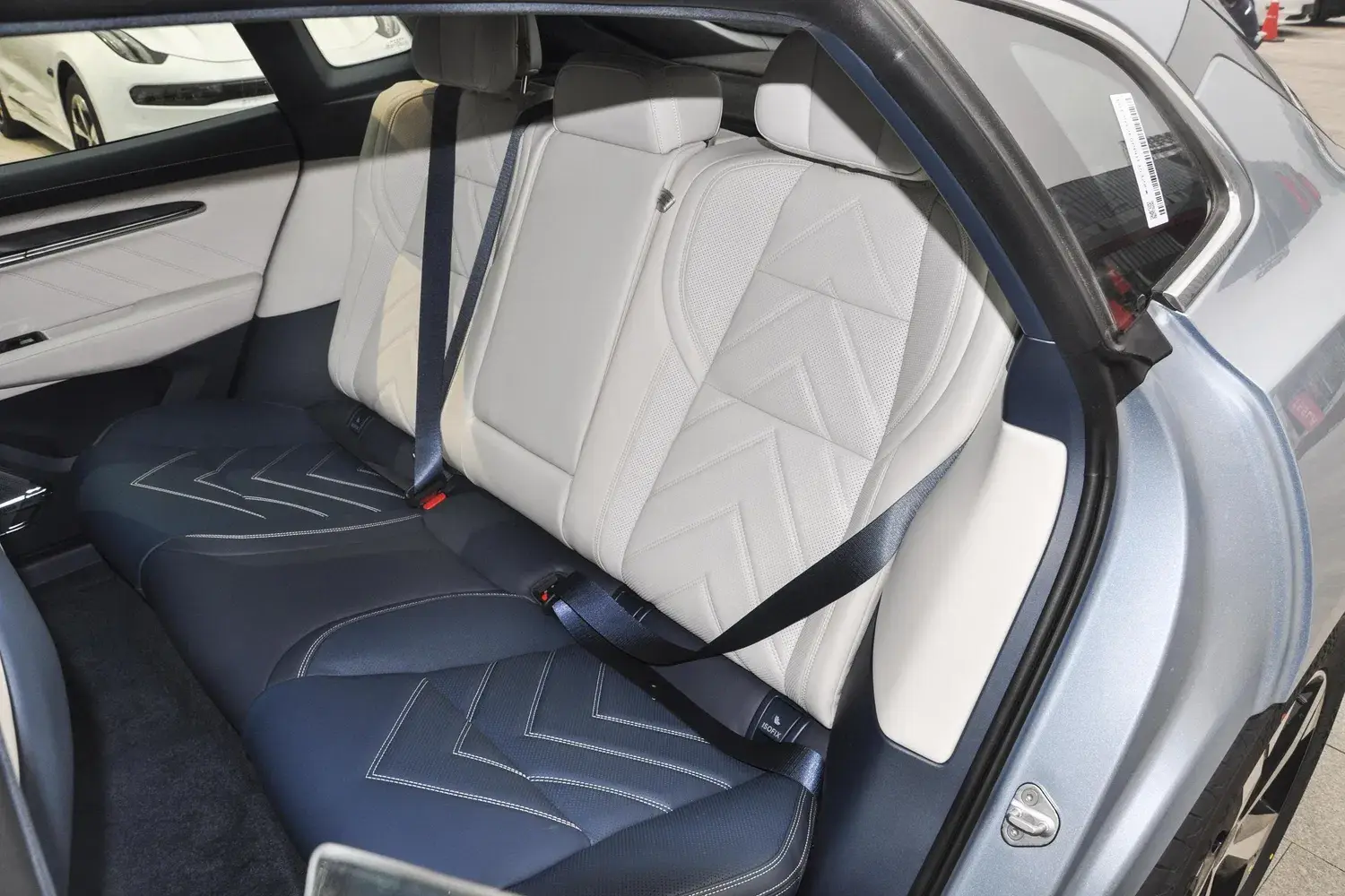 Xe Điện Zeekr 001 2024: Sử dụng công nghệ động cơ bánh xe 95kwh