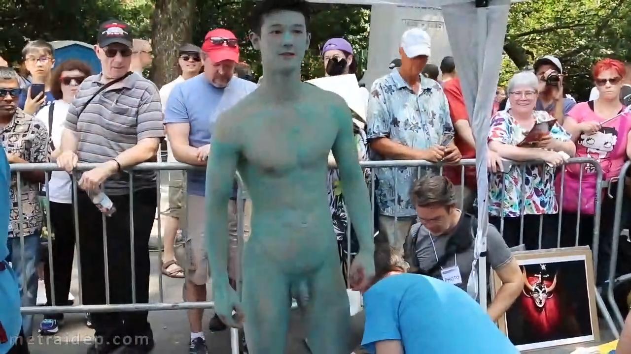 sex Naked handsome man acts as a model for an artist to paint his body