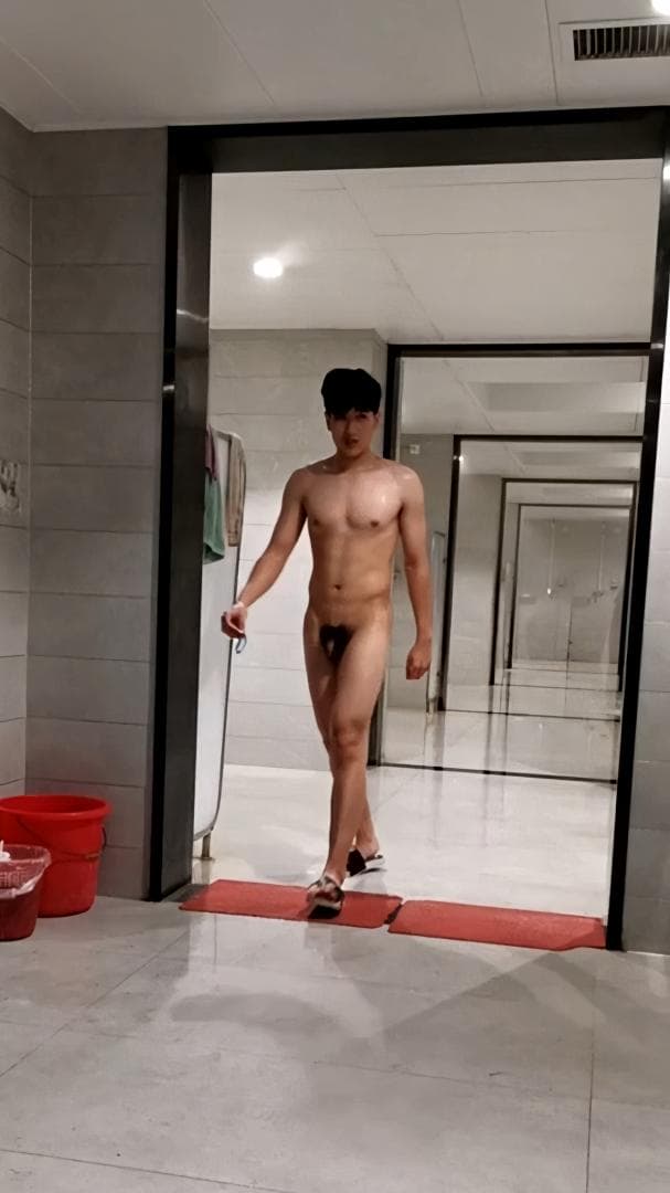 Chinese men are naked in a public bath sex gay