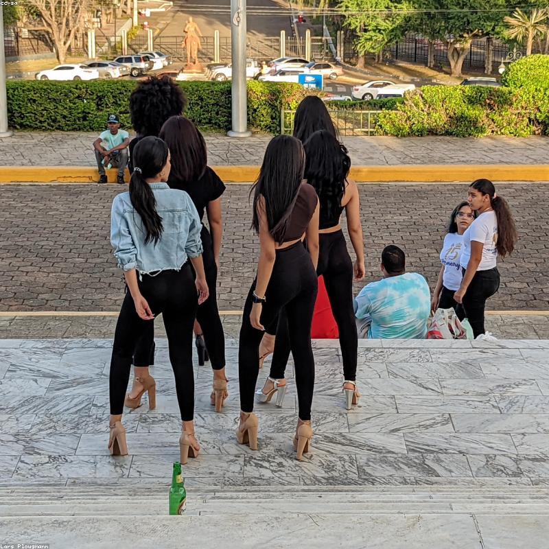Dép quai hậu nữ