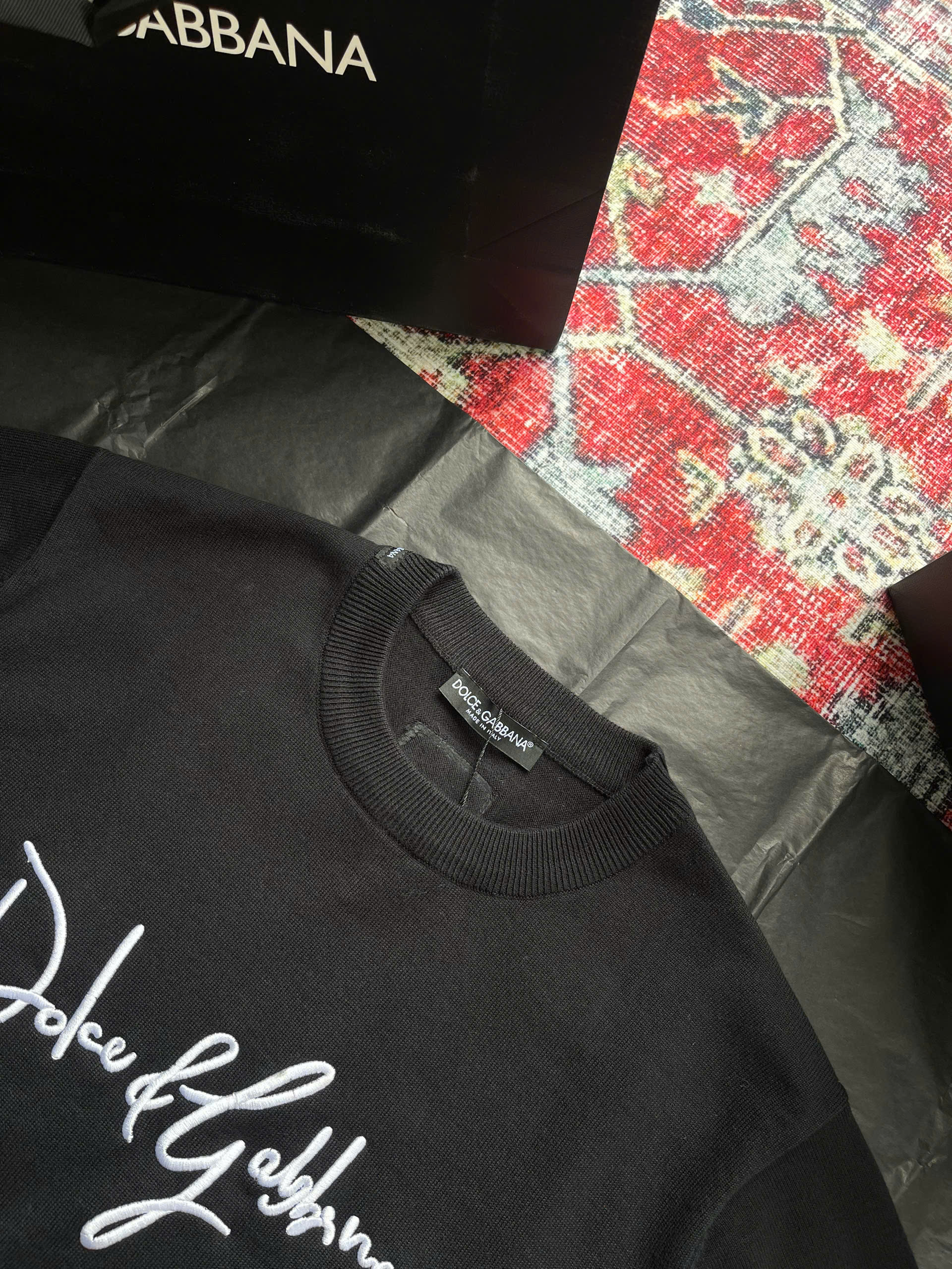 Áo phông T-shirt len Dolce Gabbana DG Đen logo chữ Trắng thêu nổi ngực Like Auth on web NV