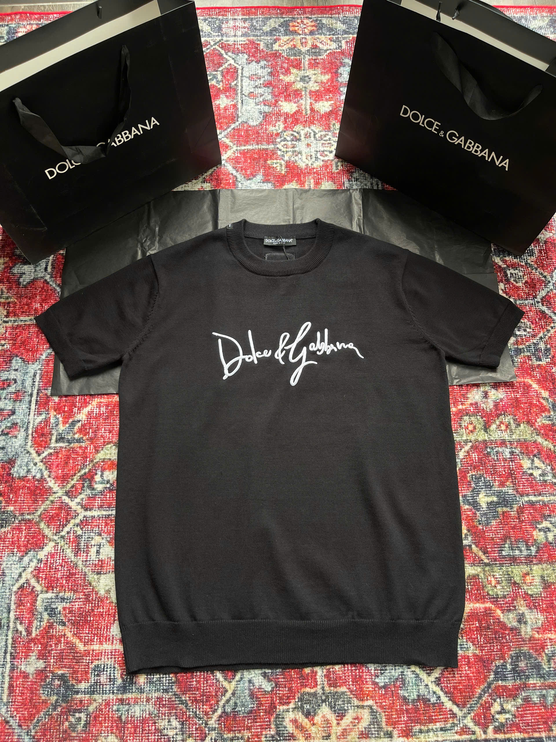 Áo phông T-shirt len Dolce Gabbana DG Đen logo chữ Trắng thêu nổi ngực Like Auth on web NV