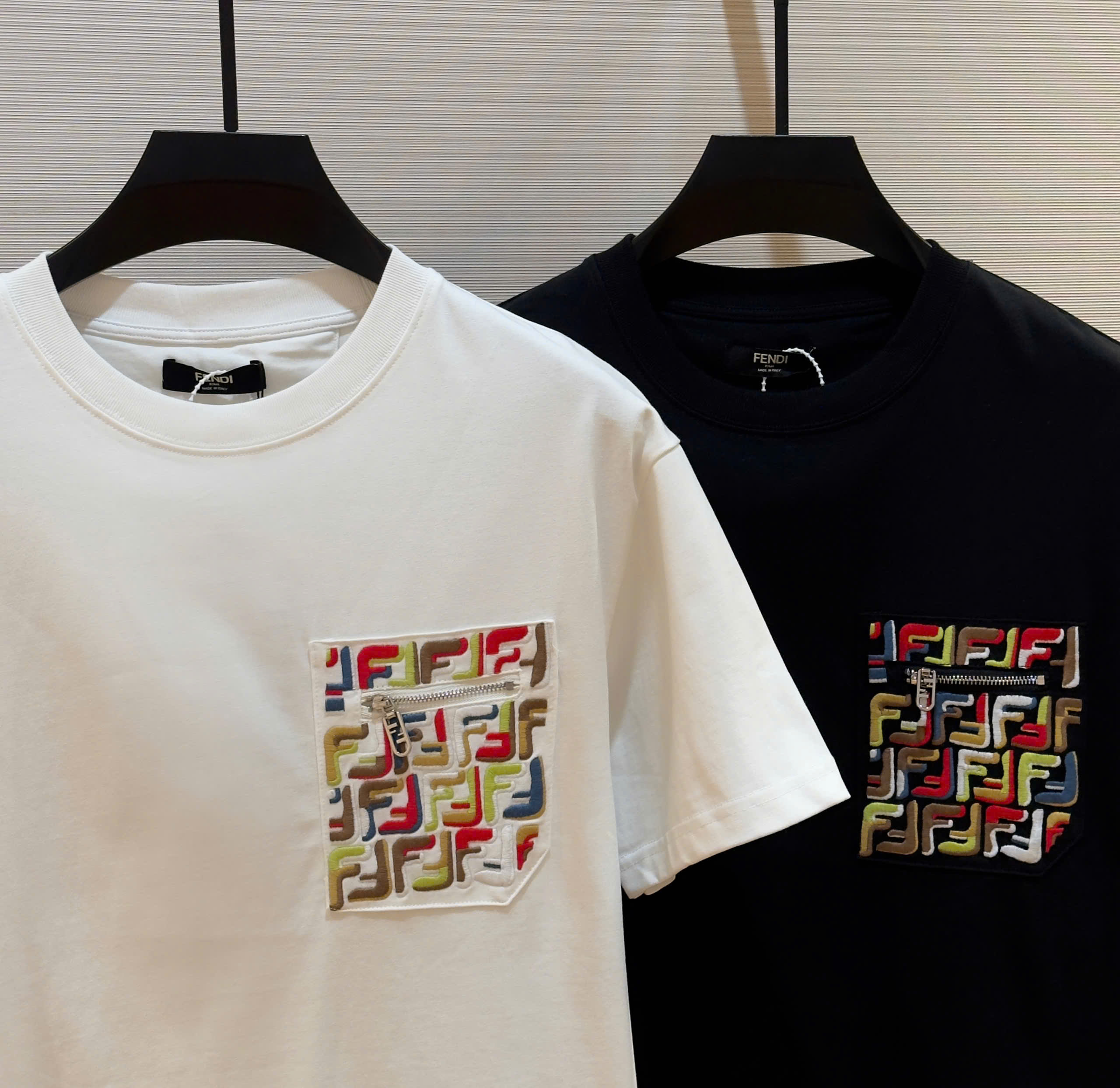 Áo phông T-shirt Fendi FF túi ngực họa tiết logo FF màu sắc Like Auth on web DDT