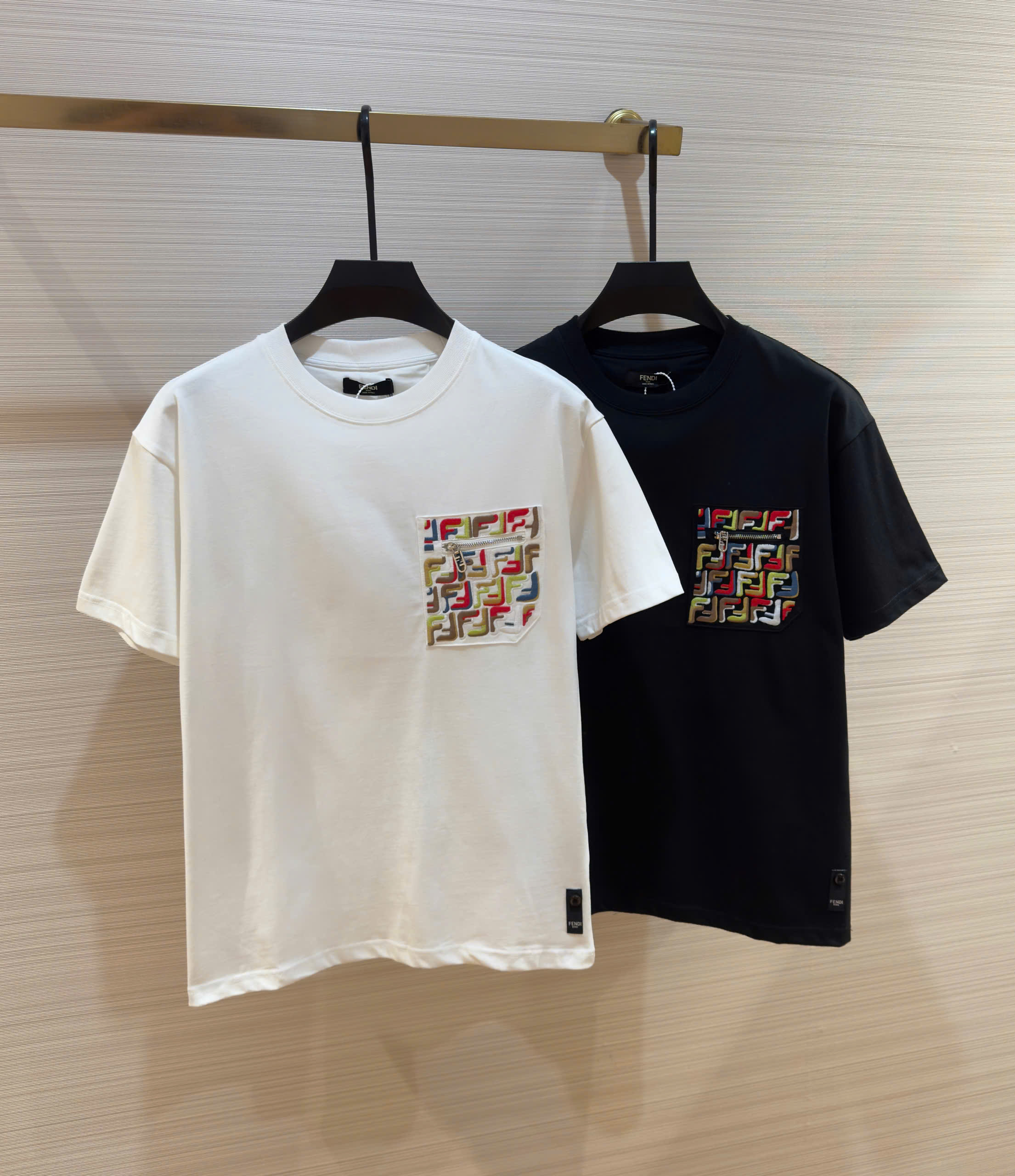 Áo phông T-shirt Fendi FF túi ngực họa tiết logo FF màu sắc Like Auth on web DDT