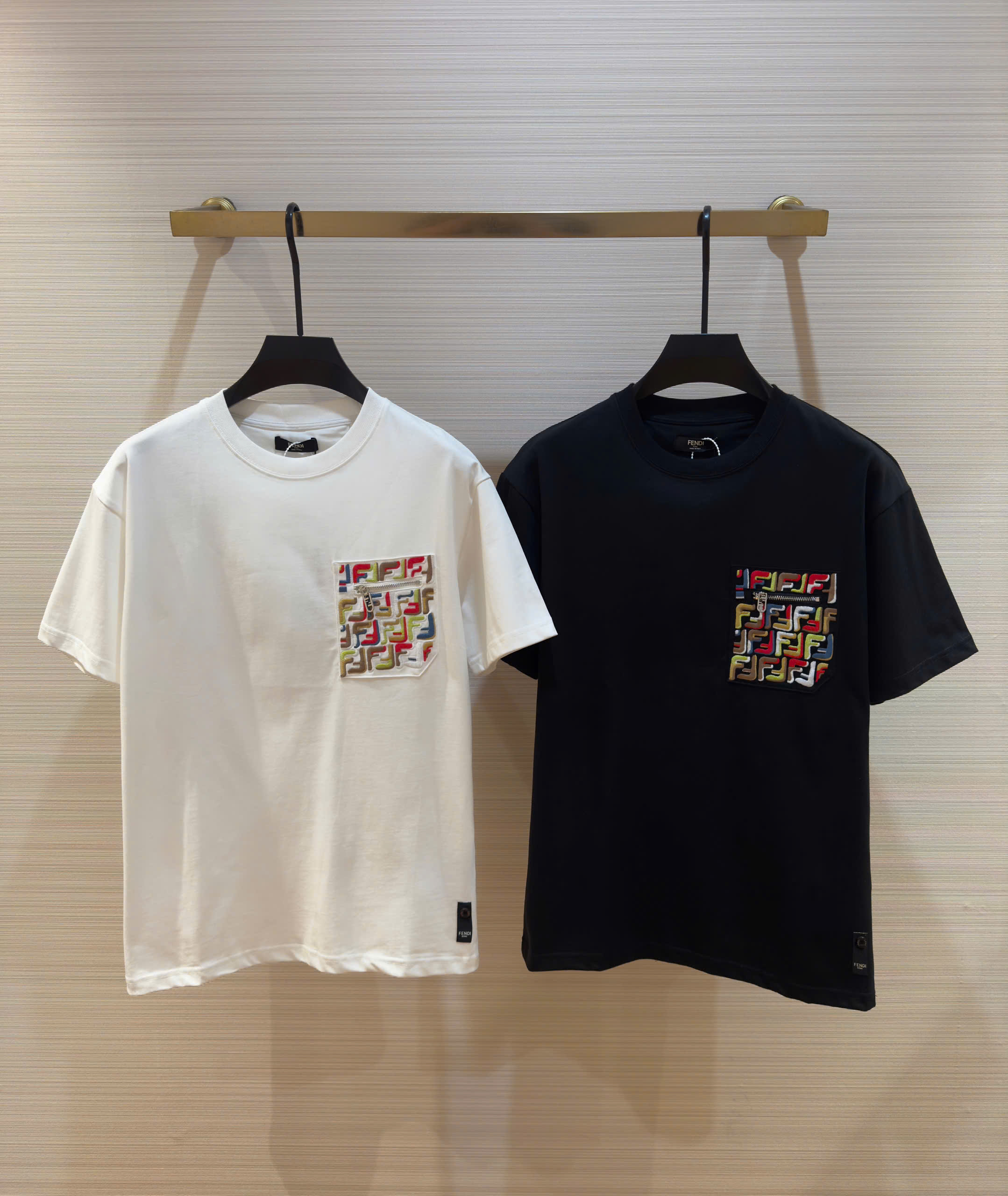 Áo phông T-shirt Fendi FF túi ngực họa tiết logo FF màu sắc Like Auth on web DDT