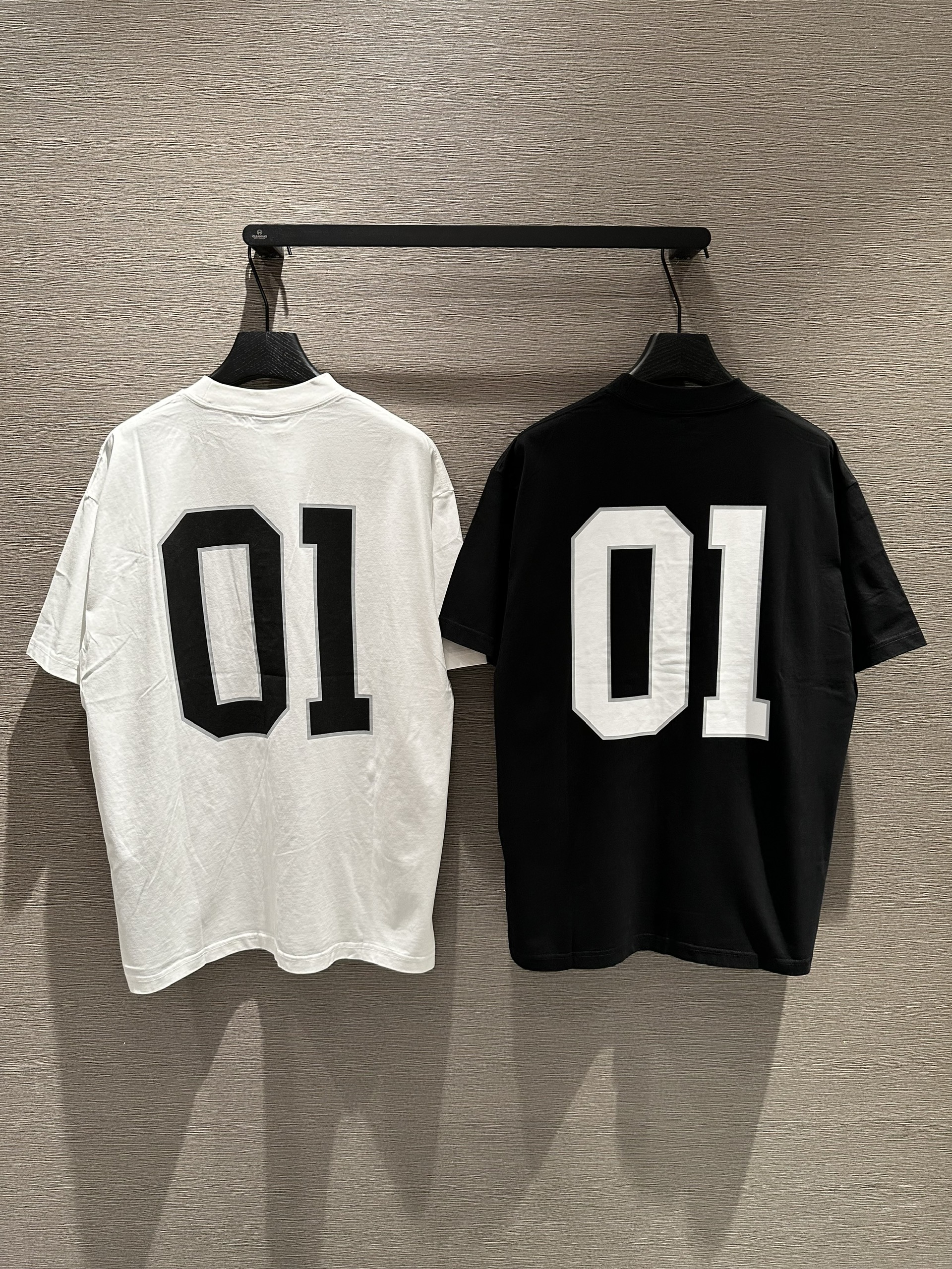 Áo phông T-shirt Balenciaga BB 01 logo chữ thêu Like Auth on web VTN