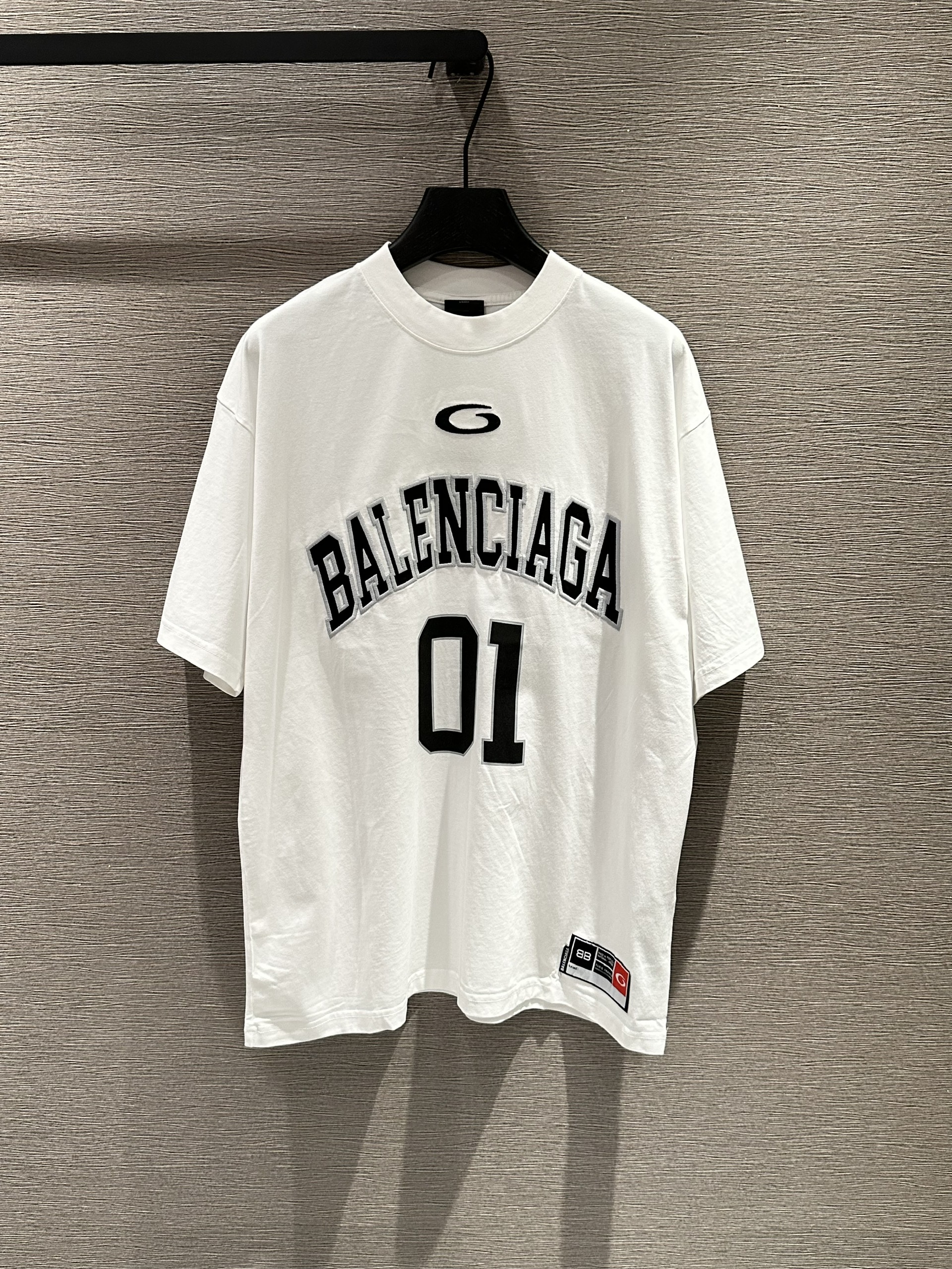 Áo phông T-shirt Balenciaga BB 01 logo chữ thêu Like Auth on web VTN