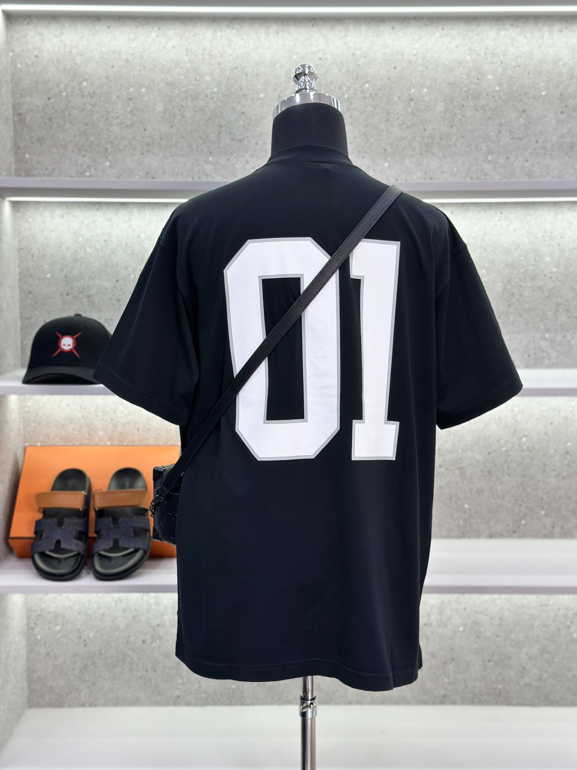Áo phông T-shirt Balenciaga BB 01 logo chữ thêu Like Auth on web VTN