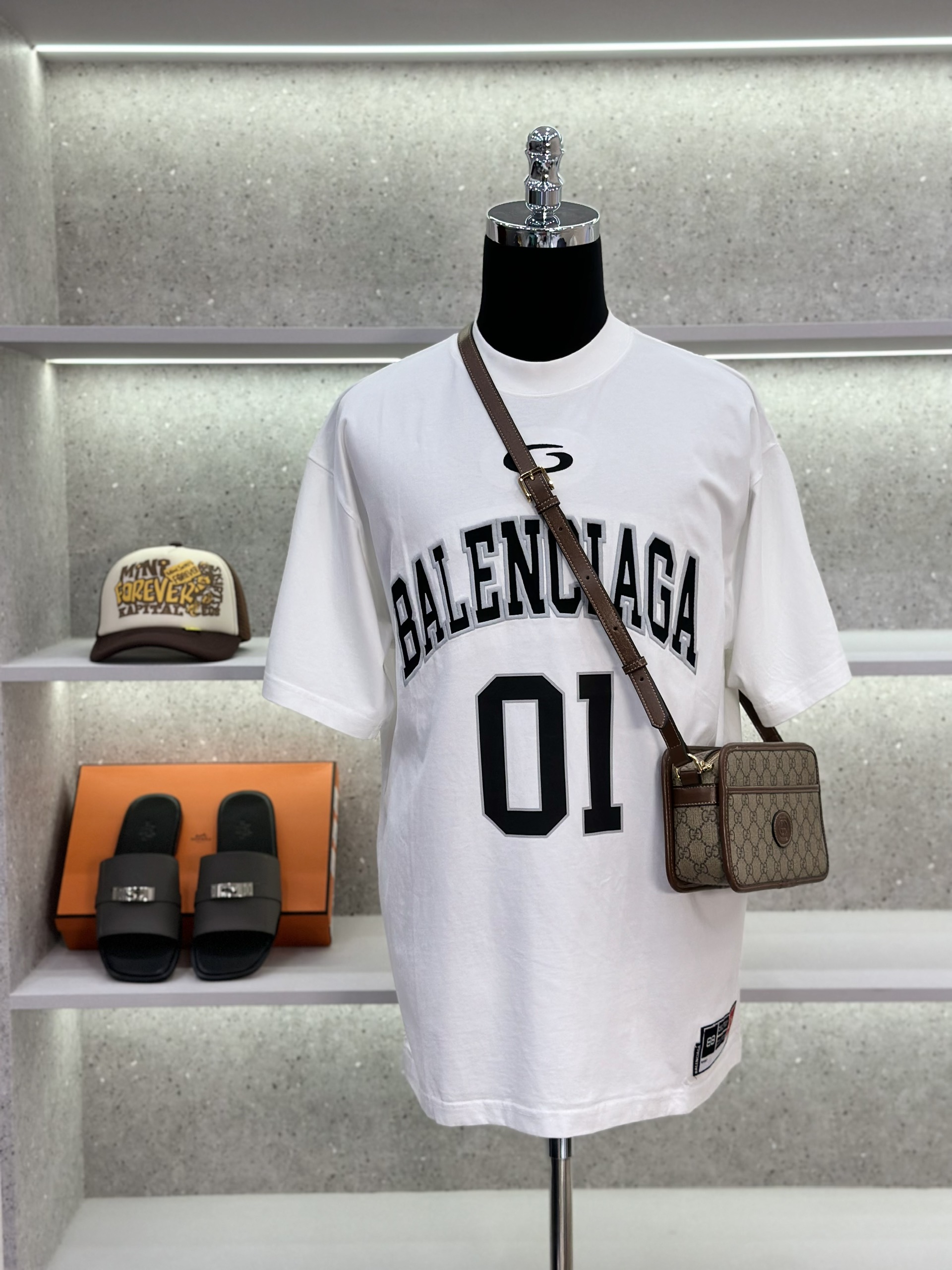 Áo phông T-shirt Balenciaga BB 01 logo chữ thêu Like Auth on web VTN