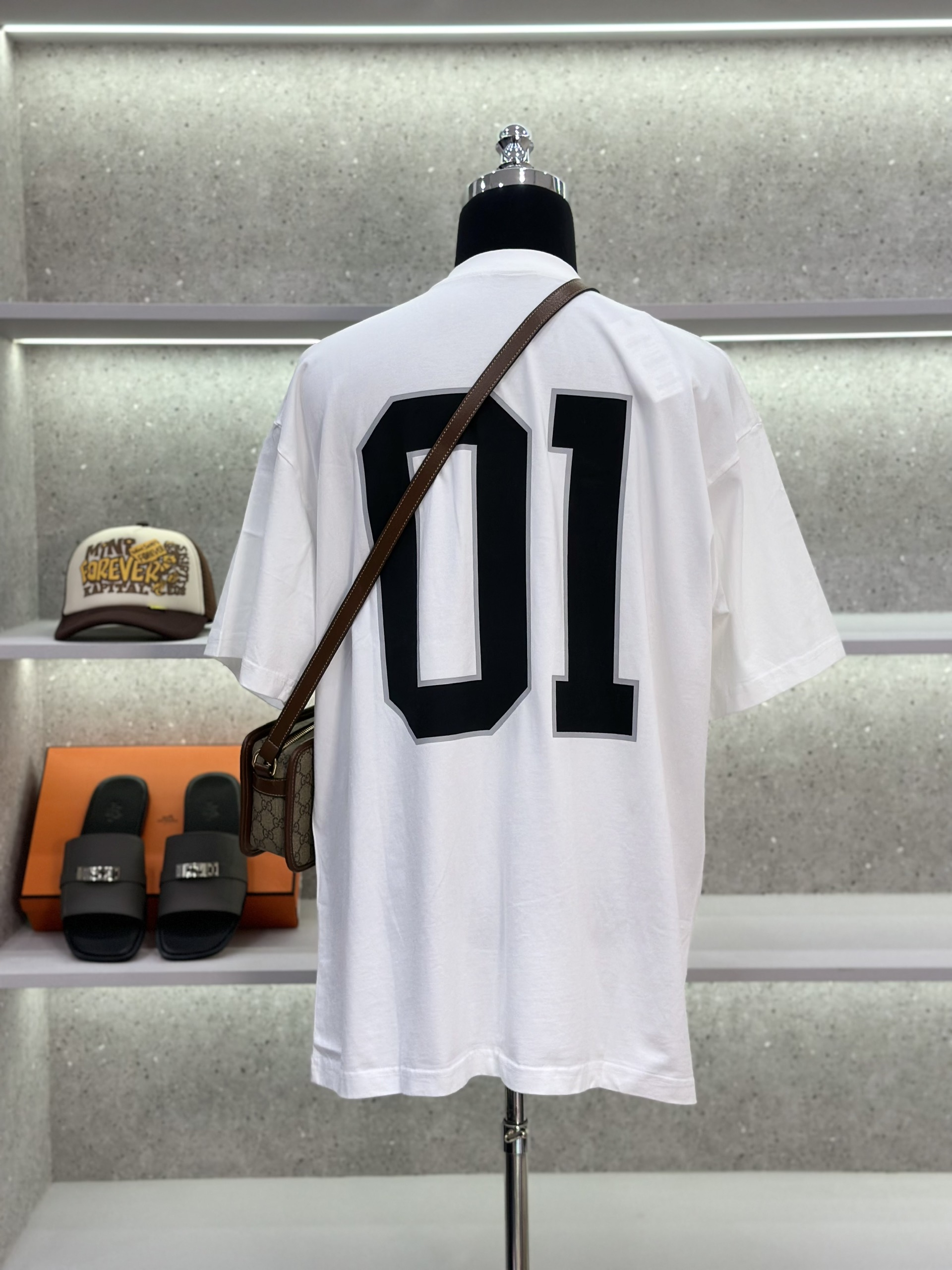 Áo phông T-shirt Balenciaga BB 01 logo chữ thêu Like Auth on web VTN