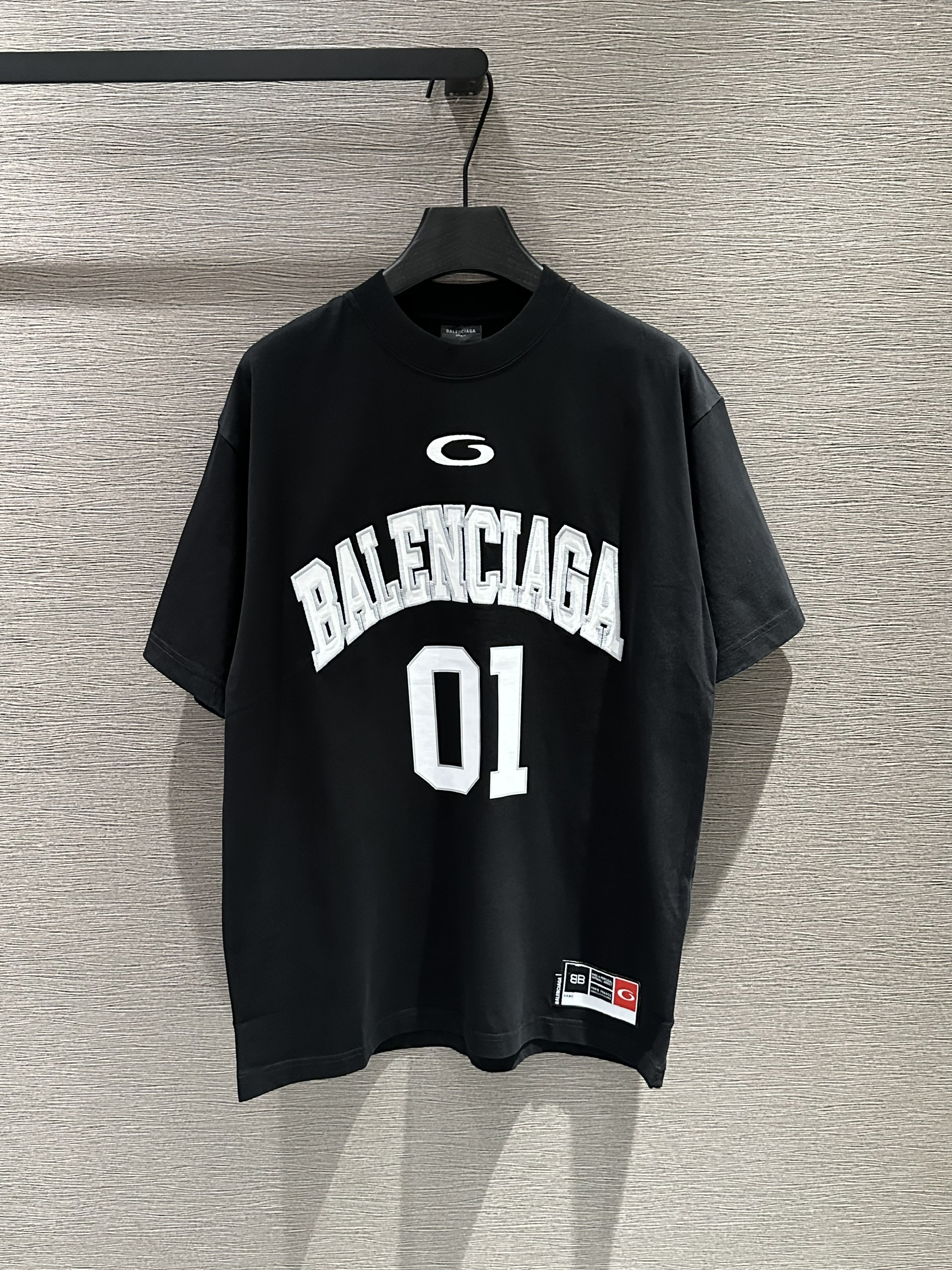Áo phông T-shirt Balenciaga BB 01 logo chữ thêu Like Auth on web VTN