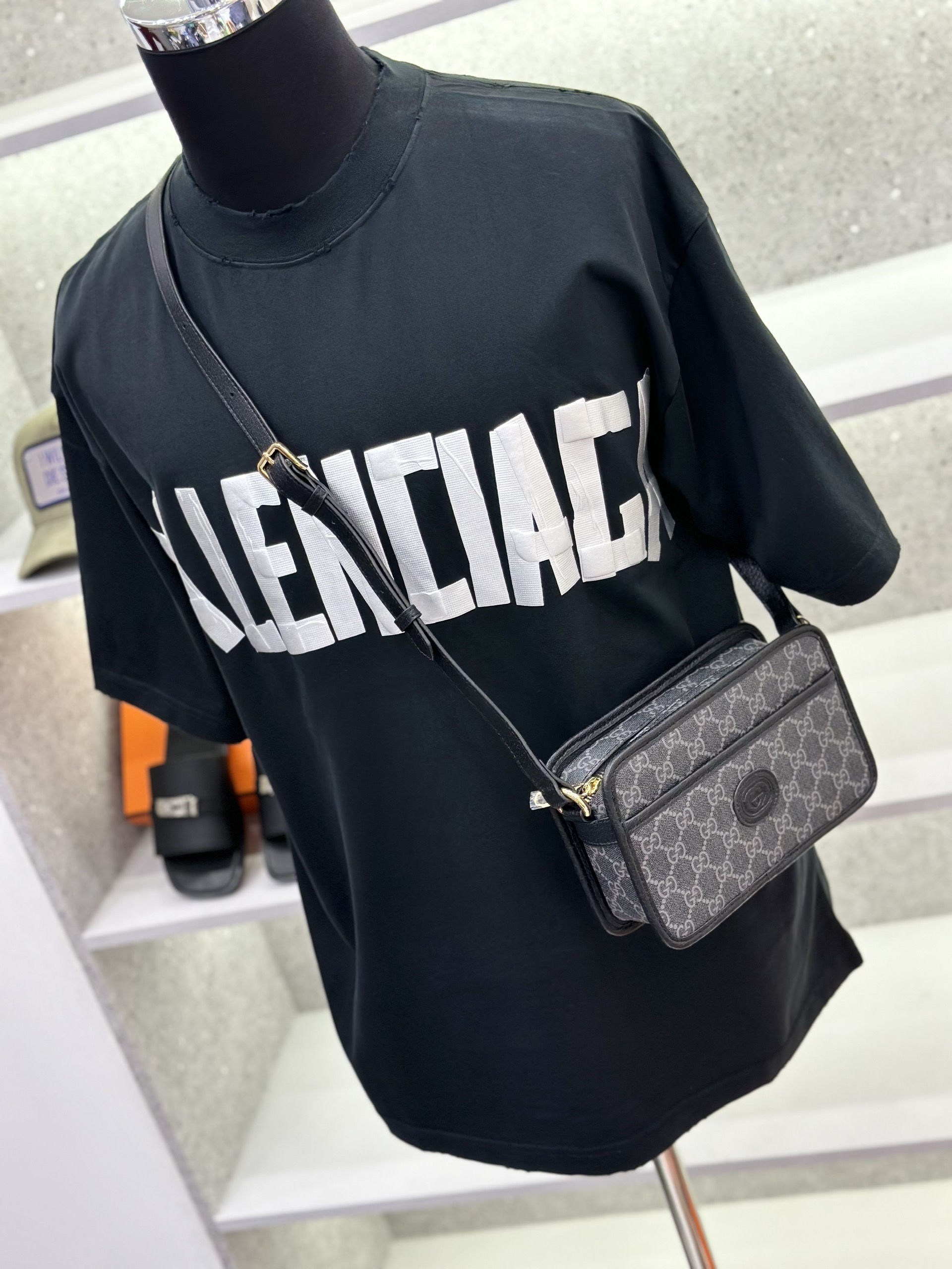 Áo phông T-shirt Balenciaga BB Đen logo chữ Trắng Like Auth on web VTN