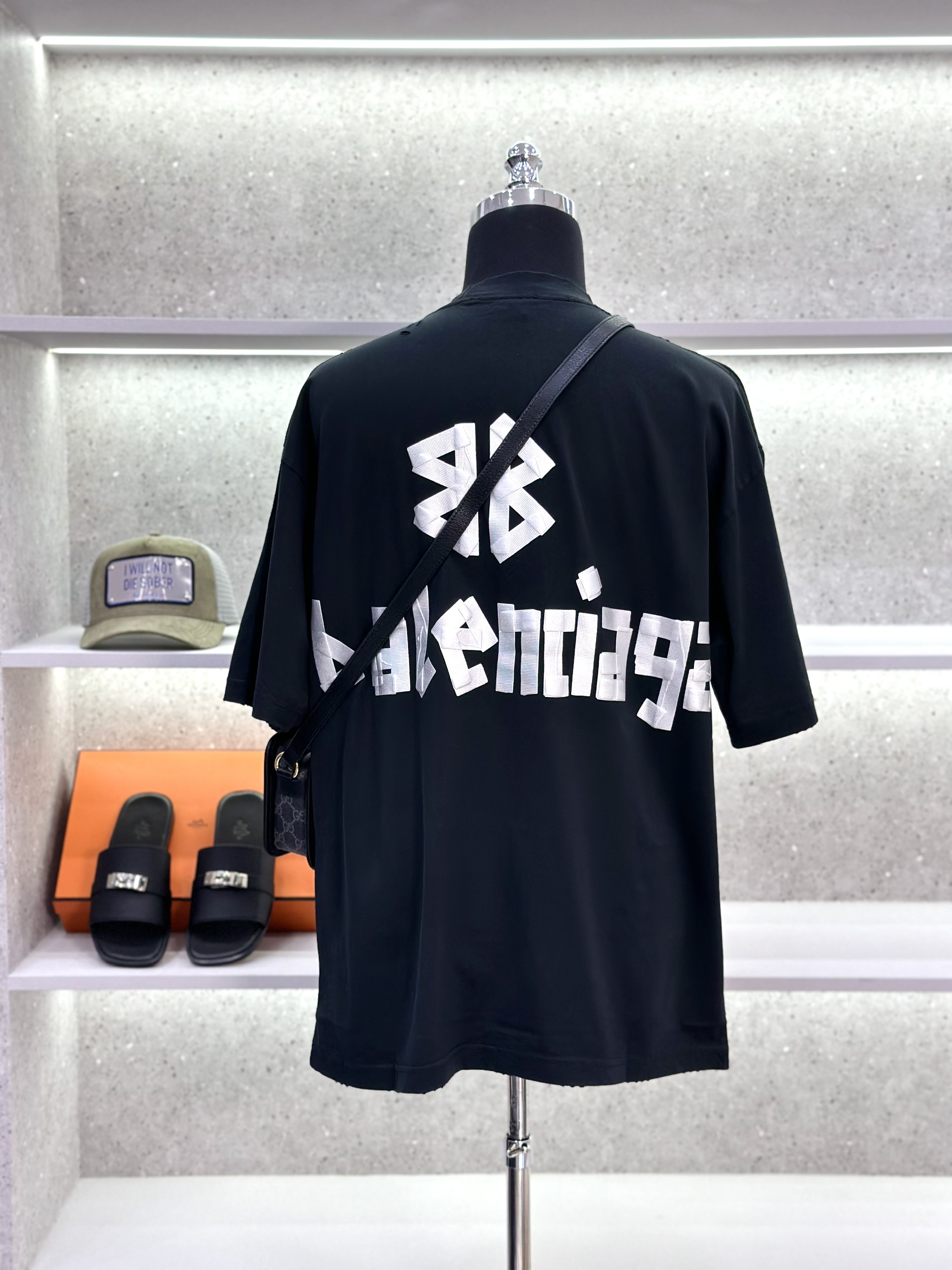Áo phông T-shirt Balenciaga BB Đen logo chữ Trắng Like Auth on web VTN