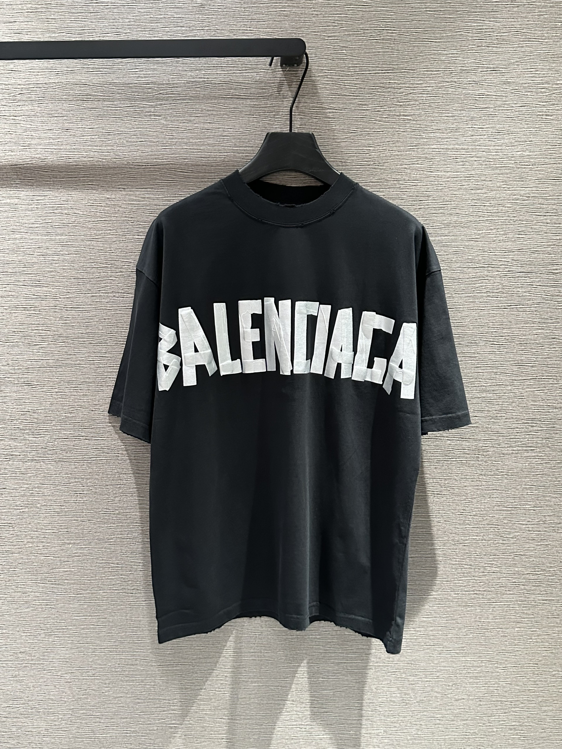 Áo phông T-shirt Balenciaga BB Đen logo chữ Trắng Like Auth on web VTN
