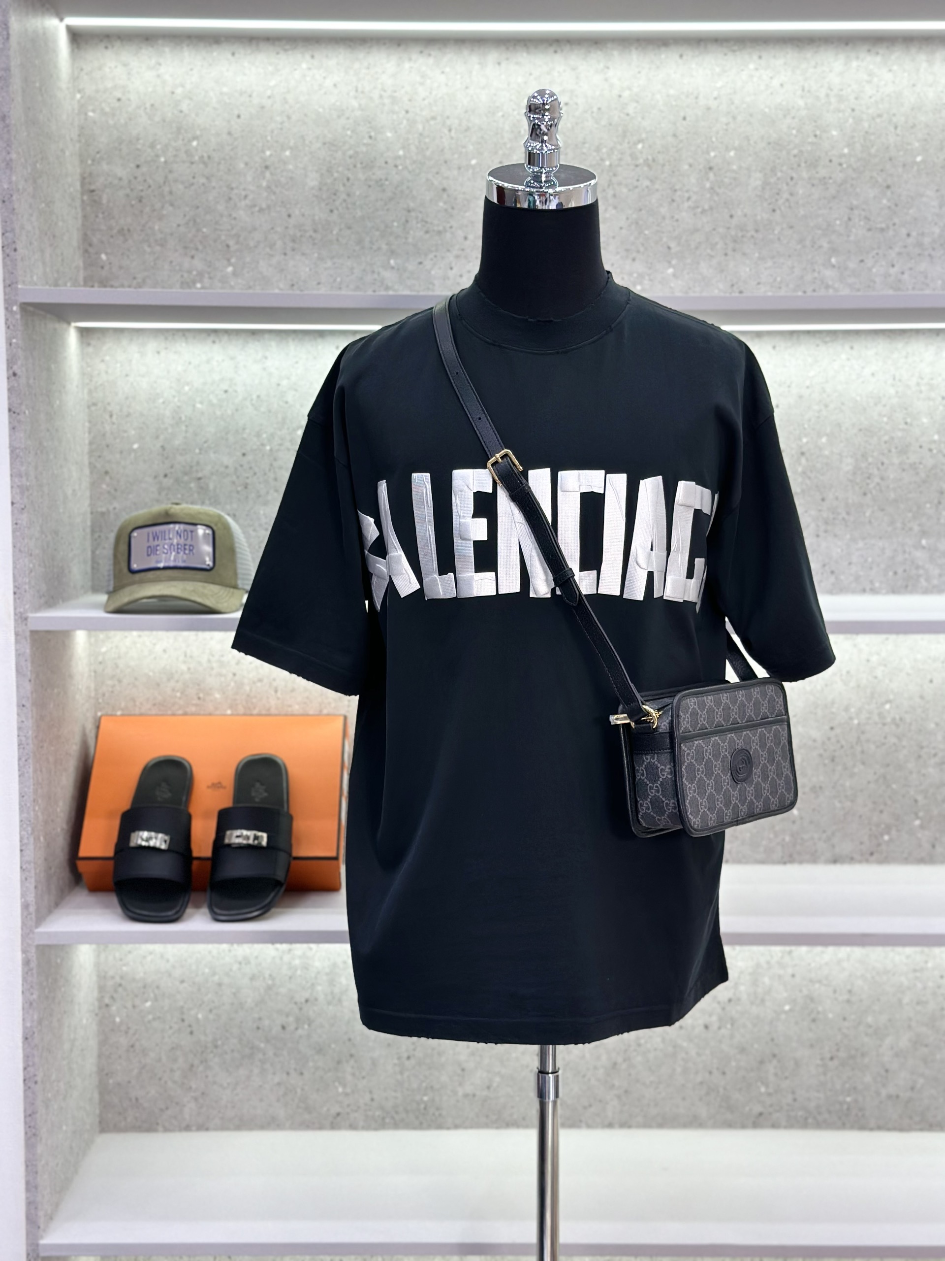 Áo phông T-shirt Balenciaga BB Đen logo chữ Trắng Like Auth on web VTN