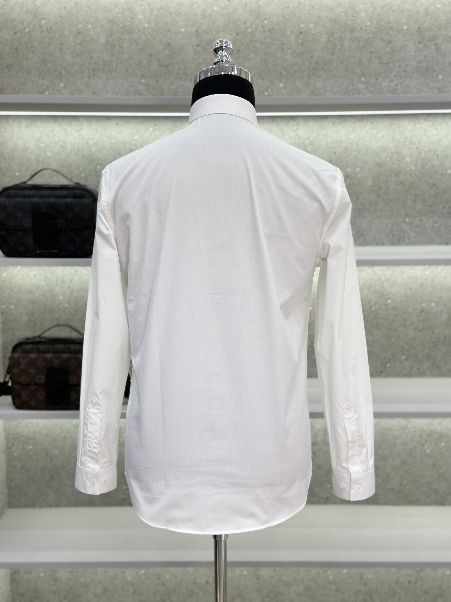 Áo sơ mi dài tay Dior CD Trắng logo Ong chữ thêu Đen Like Auth on web VTN