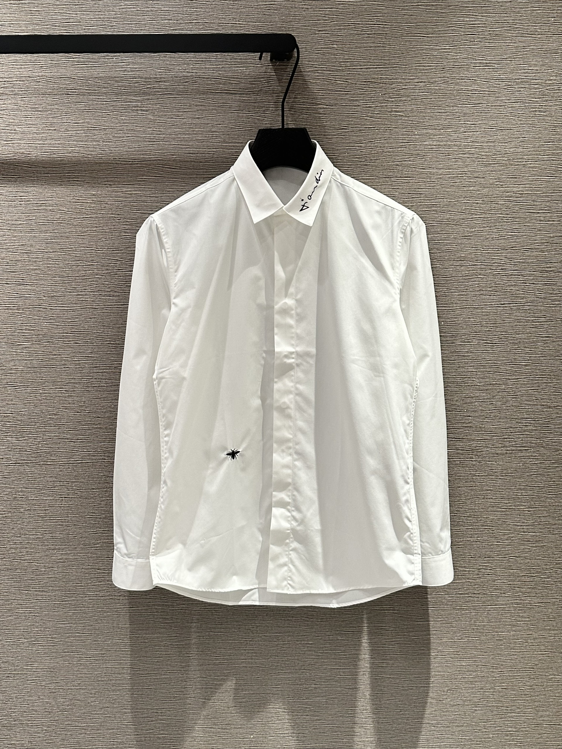 Áo sơ mi dài tay Dior CD Trắng logo Ong chữ thêu Đen Like Auth on web VTN
