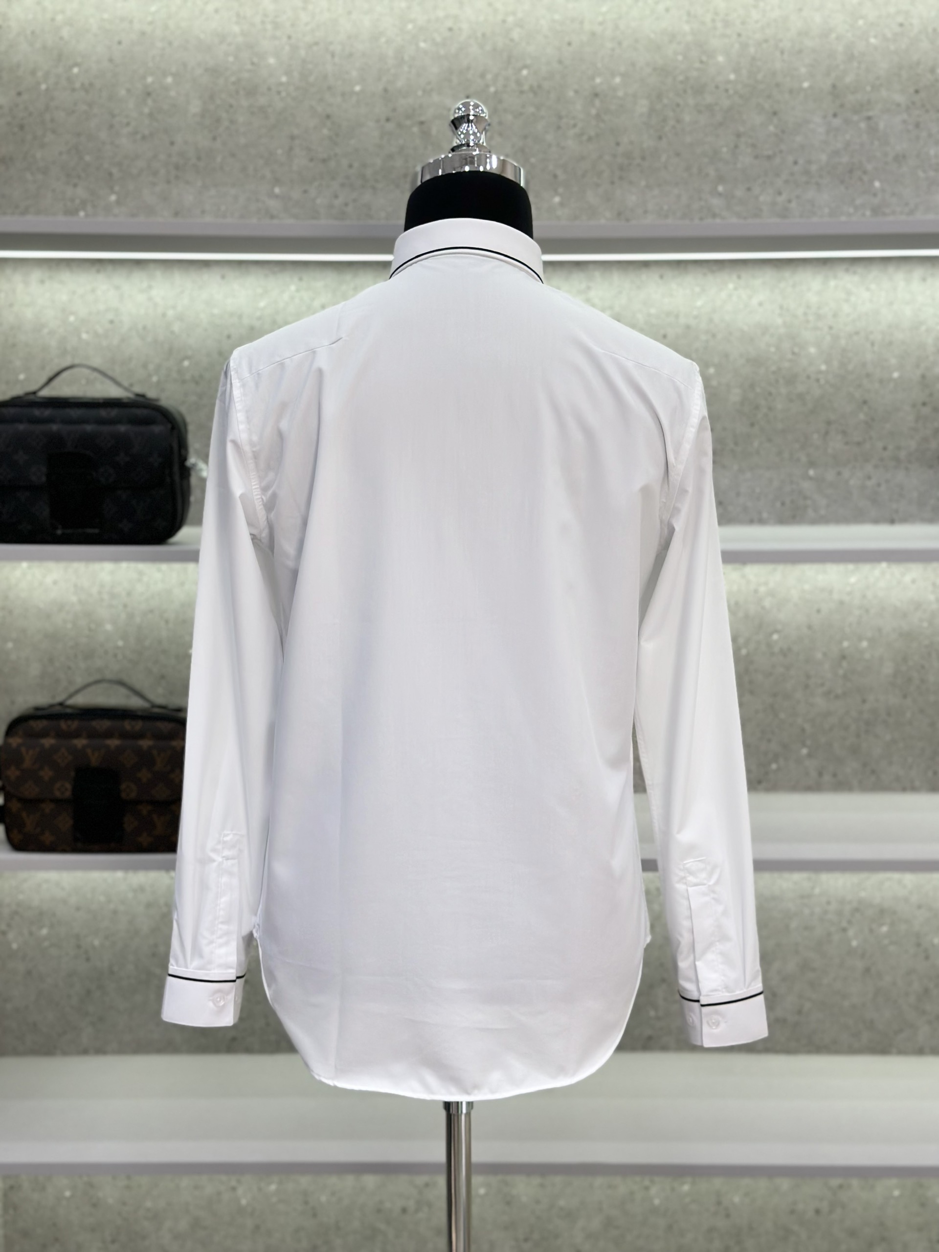 Áo sơ mi dài tay Dior CD Trắng logo Ong kẻ viền cổ D Đen Like Auth on web VTN
