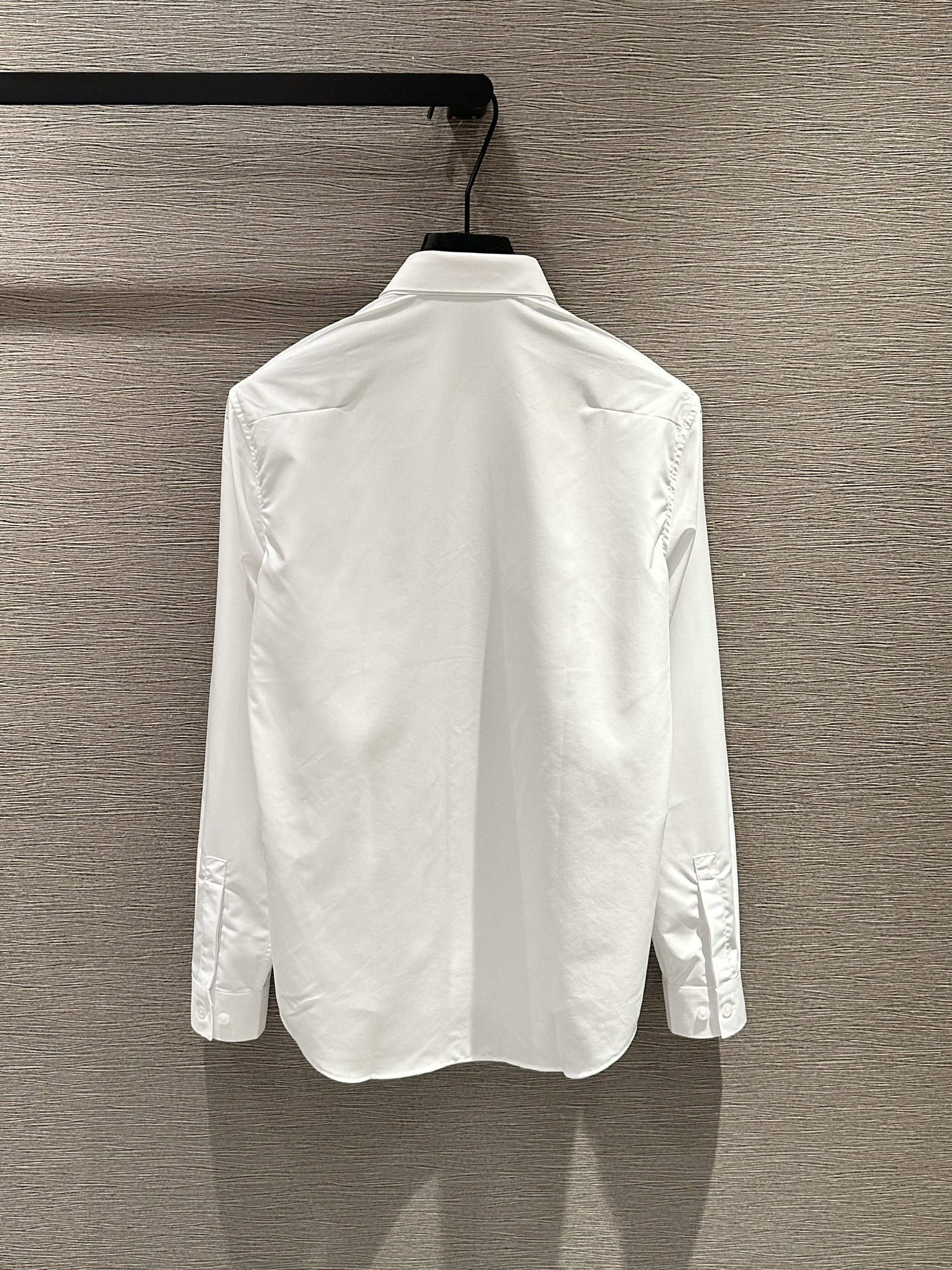 Áo sơ mi dài tay Dior CD 1947 Trắng logo chữ Đen dọc khuy Like Auth on web VTN