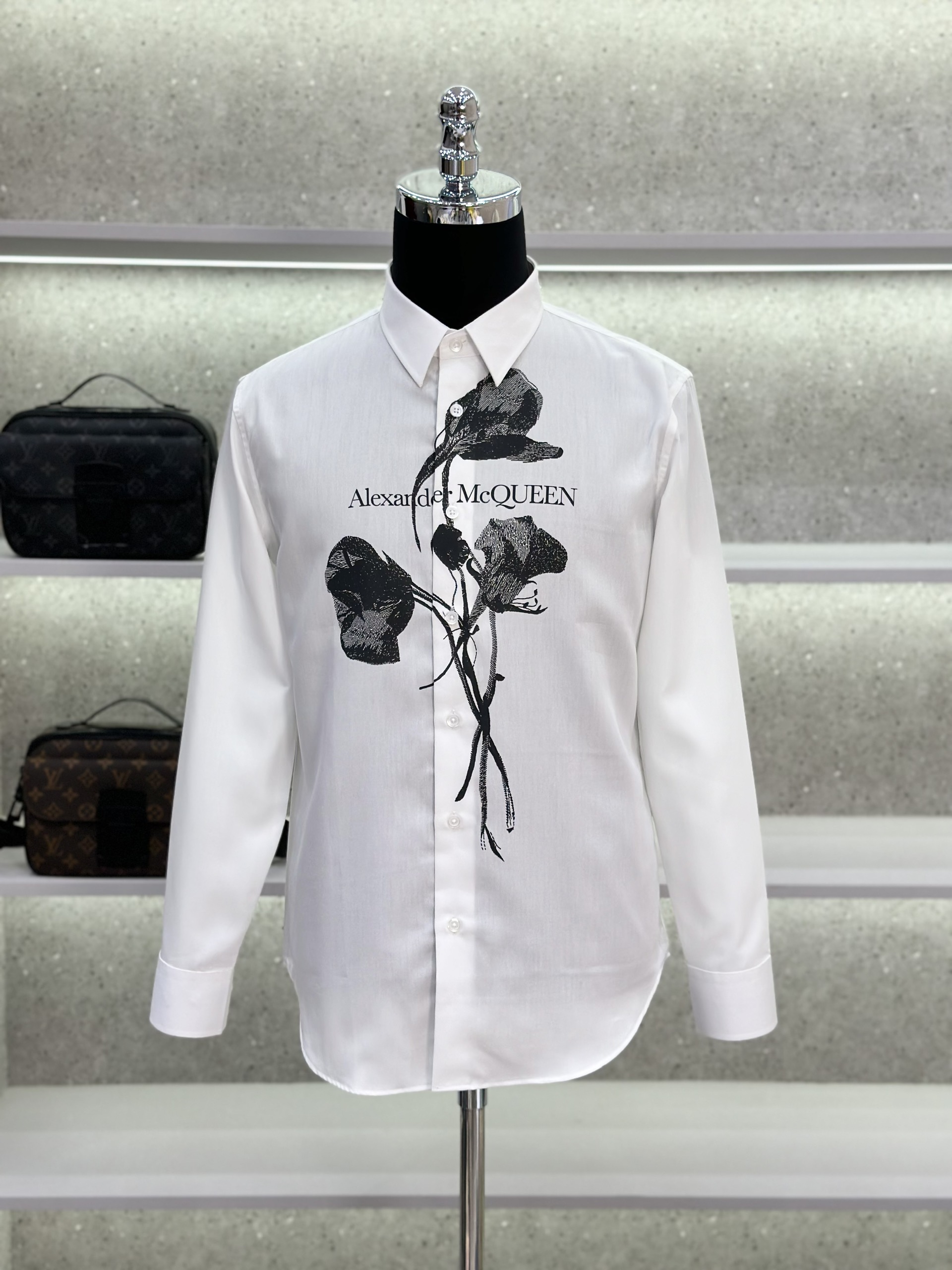 Áo sơ mi dài tay McQueen MCQ Trắng hoa Đen thêu Like Auth on web VTN