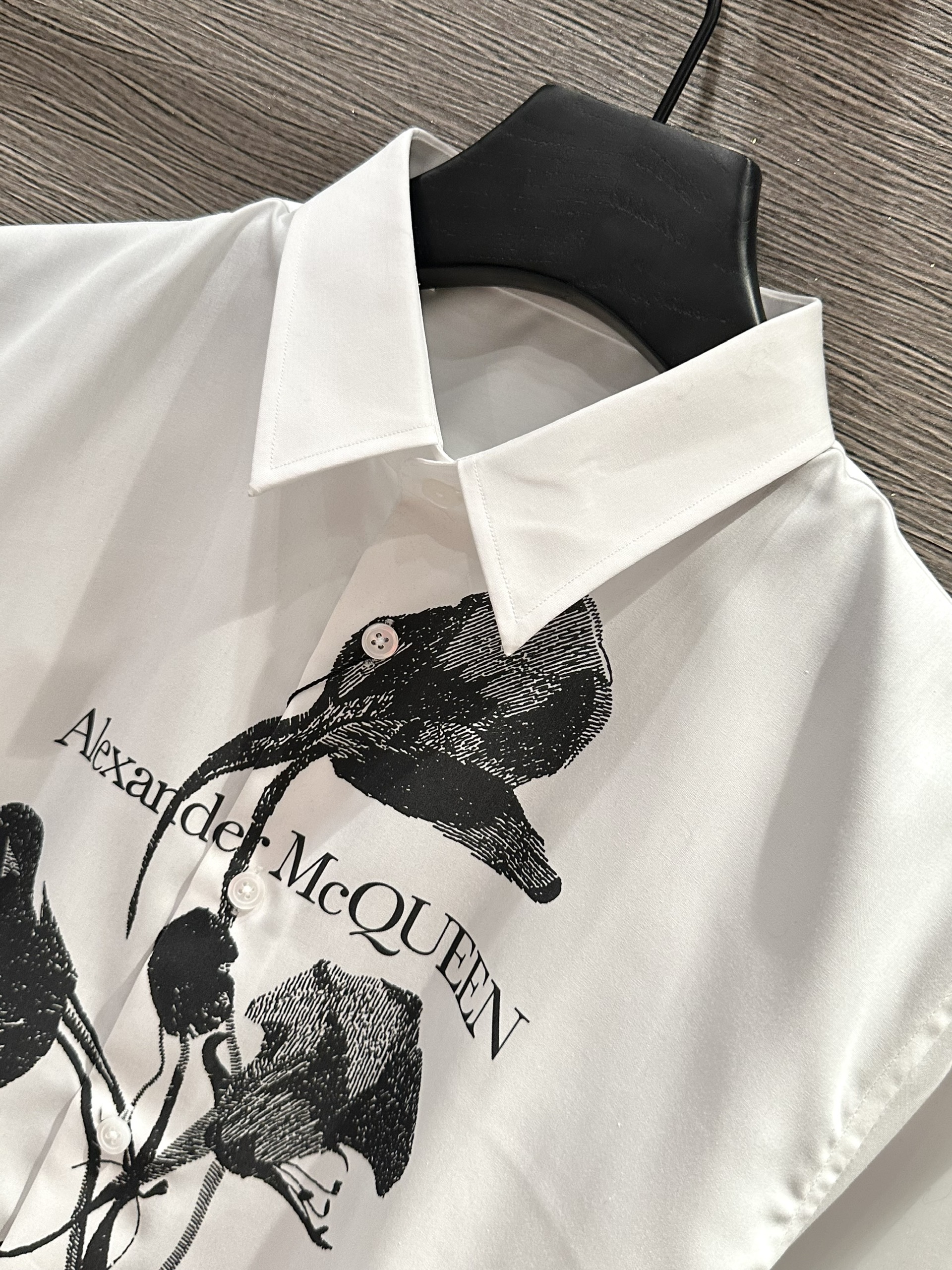 Áo sơ mi dài tay McQueen MCQ Trắng hoa Đen thêu Like Auth on web VTN