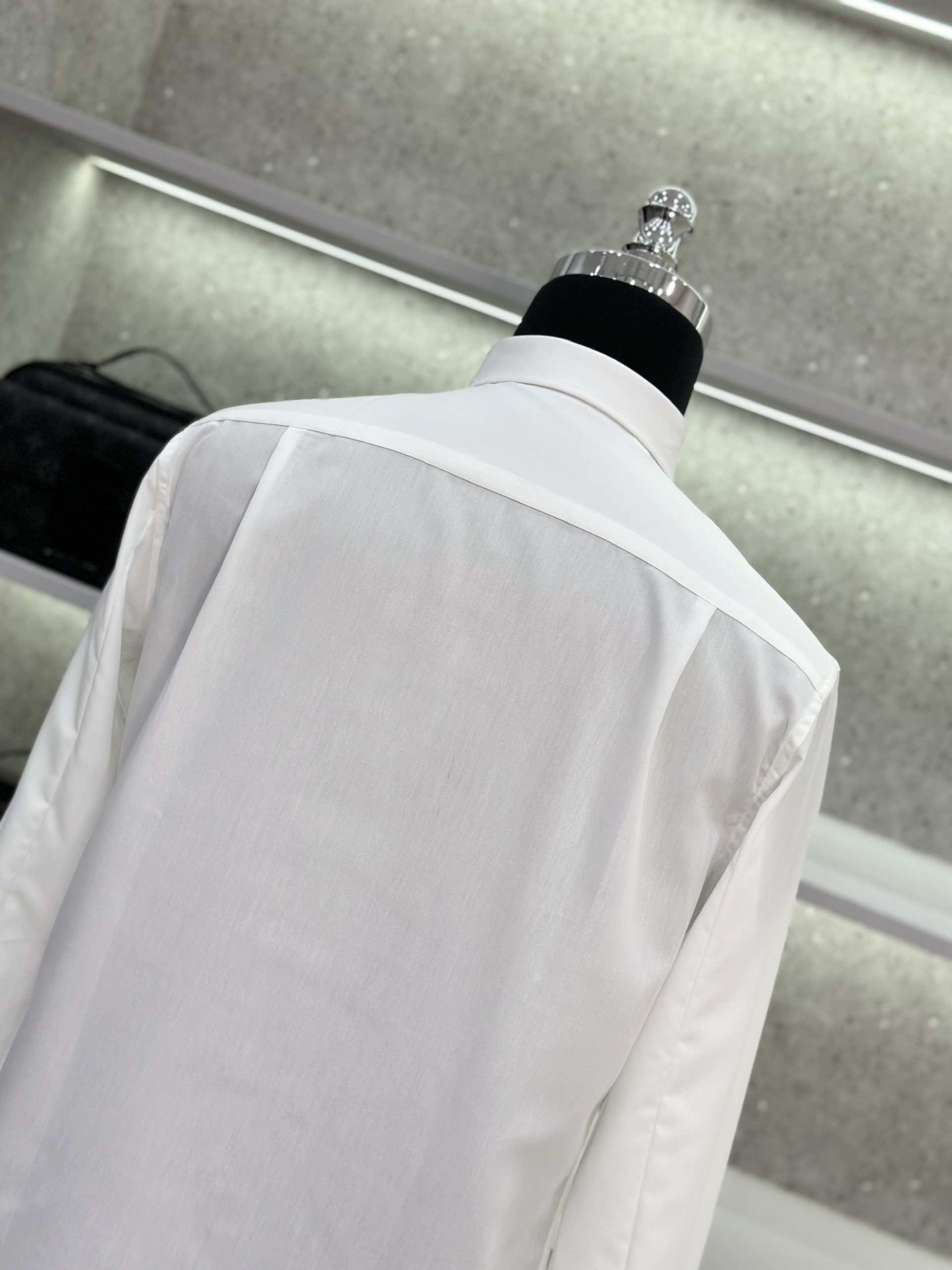 Áo sơ mi dài tay McQueen MCQ Trắng hoa Đen thêu Like Auth on web VTN
