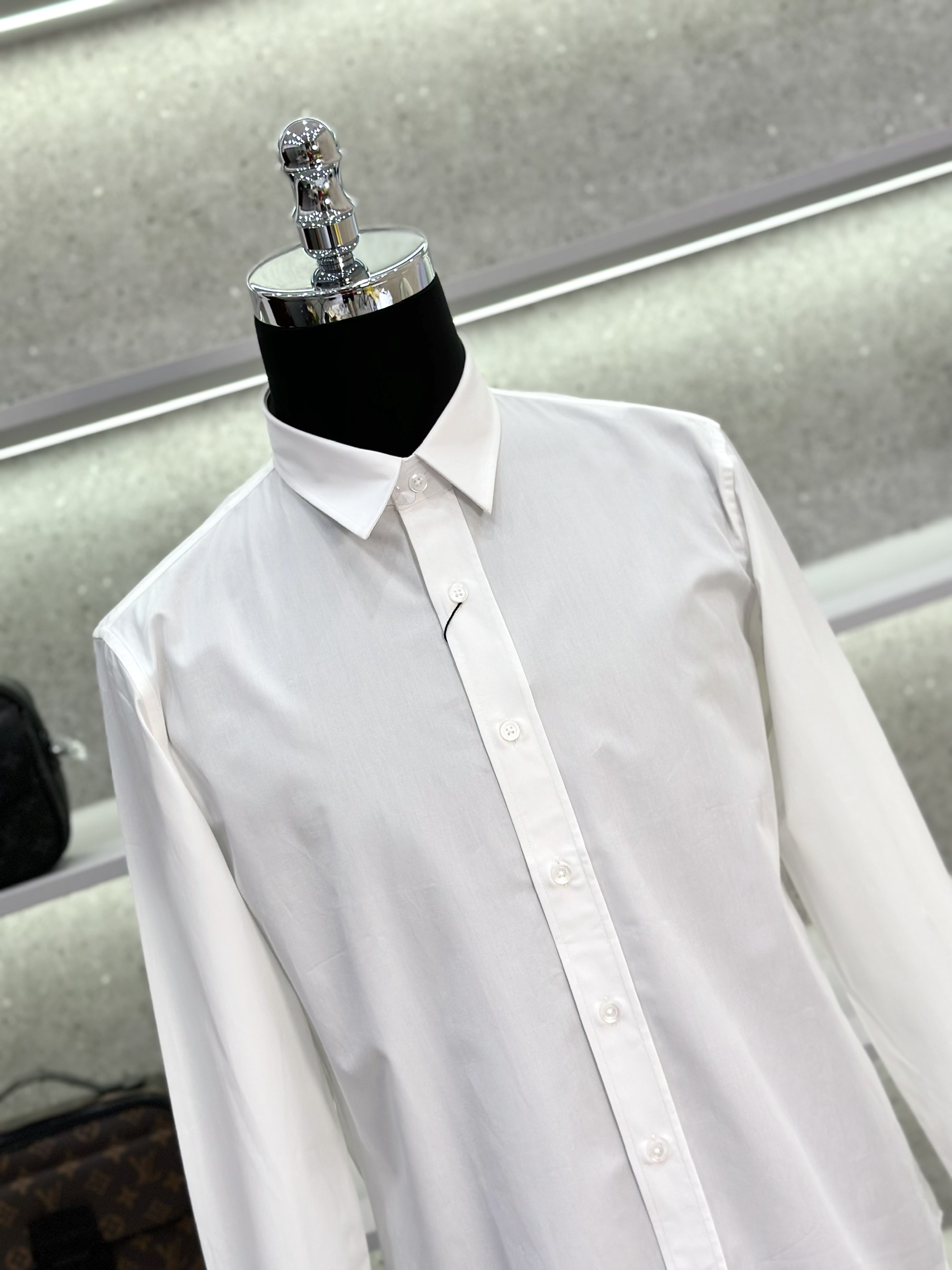 Áo sơ mi dài tay McQueen MCQ Trắng trơn phối kẻ sọc tay Đen Like Auth on web VTN