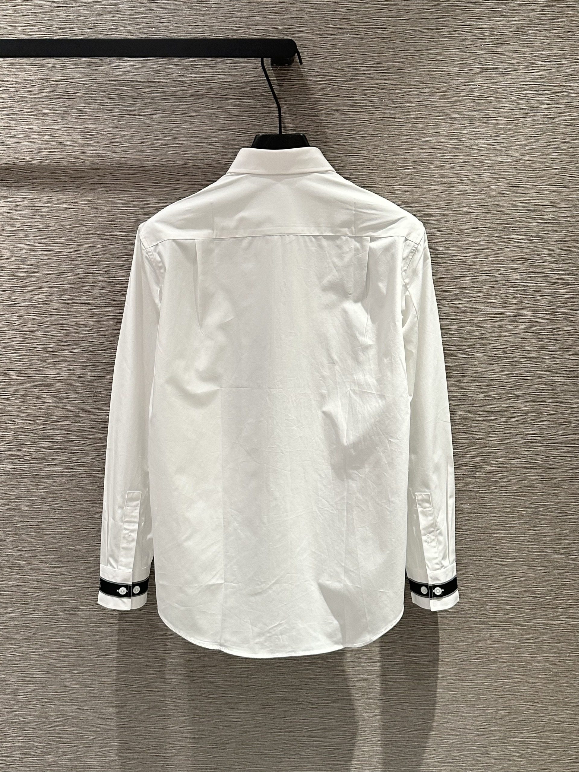 Áo sơ mi dài tay McQueen MCQ Trắng trơn phối kẻ sọc tay Đen Like Auth on web VTN