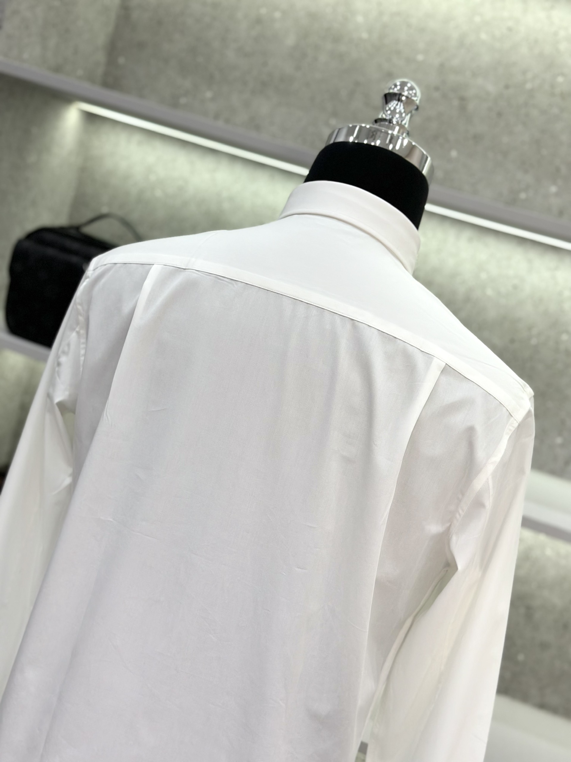 Áo sơ mi dài tay McQueen MCQ Trắng trơn phối kẻ sọc tay Đen Like Auth on web VTN