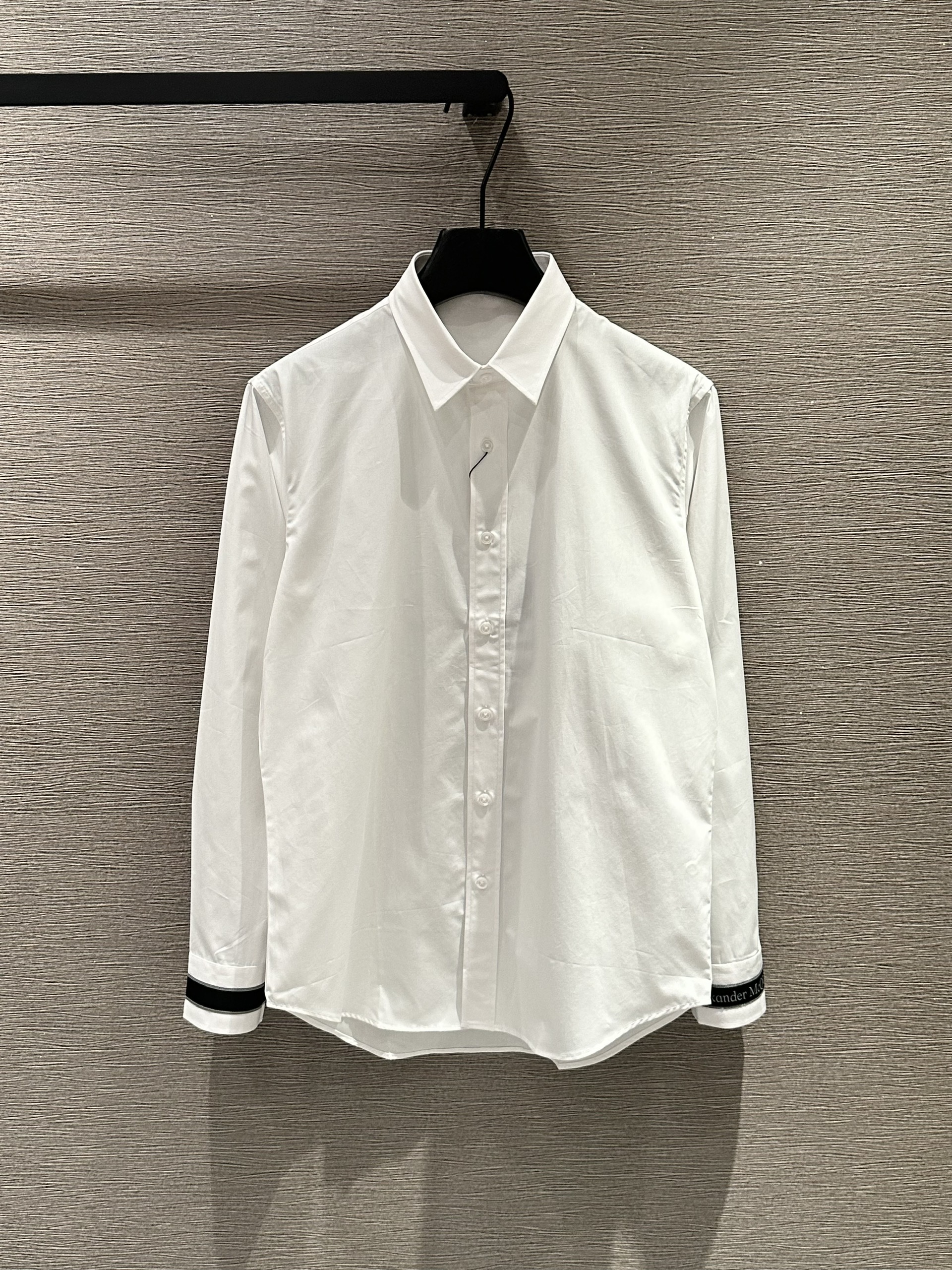 Áo sơ mi dài tay McQueen MCQ Trắng trơn phối kẻ sọc tay Đen Like Auth on web VTN