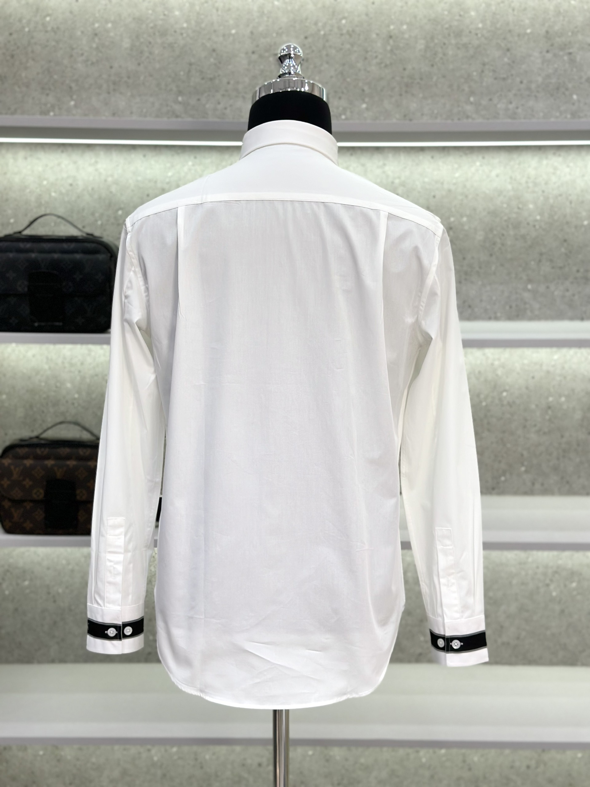Áo sơ mi dài tay McQueen MCQ Trắng trơn phối kẻ sọc tay Đen Like Auth on web VTN