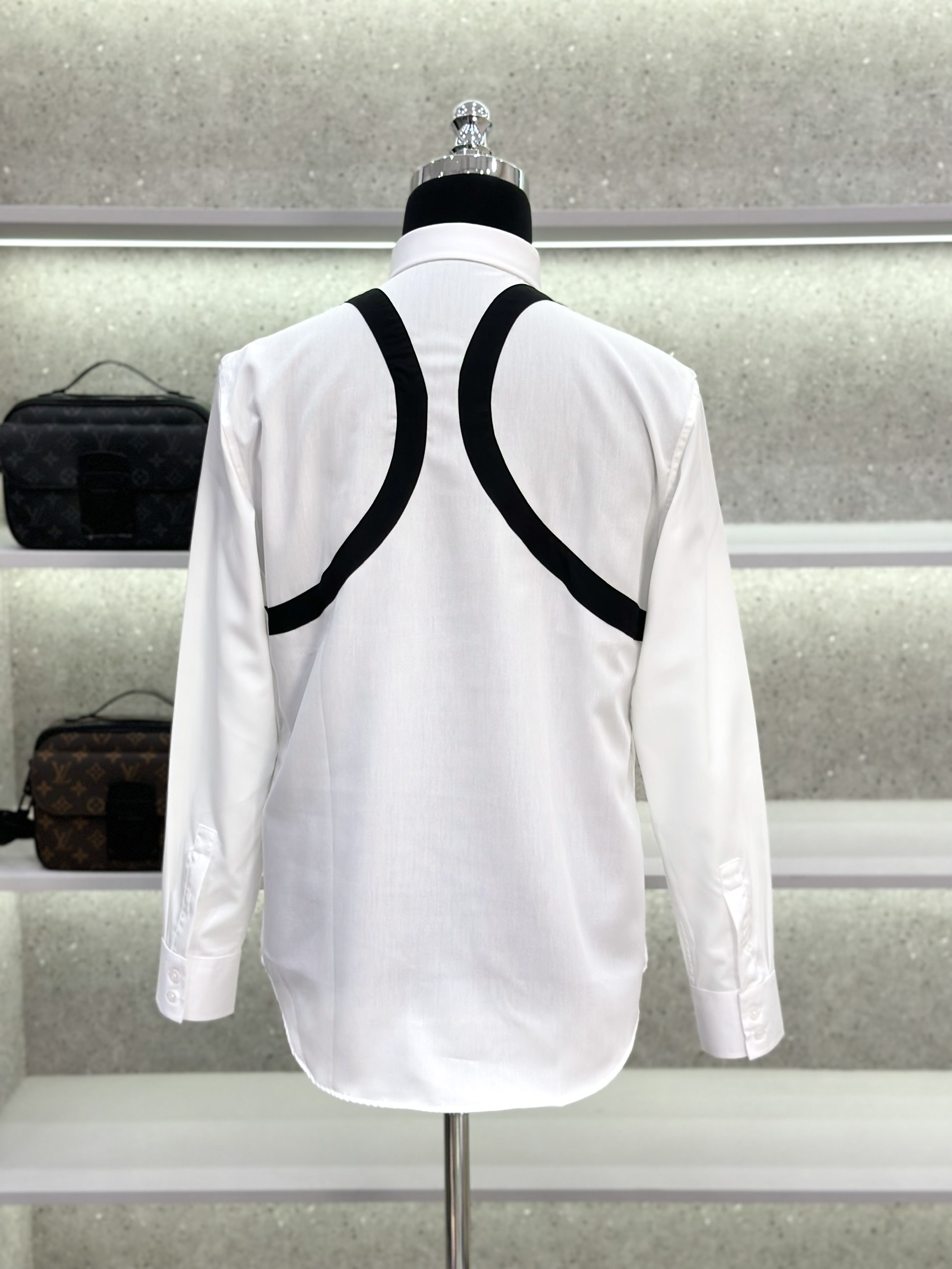 Áo sơ mi dài tay McQueen MCQ Trắng trơn phối vạt vai Đen móc cài Like Auth on web VTN
