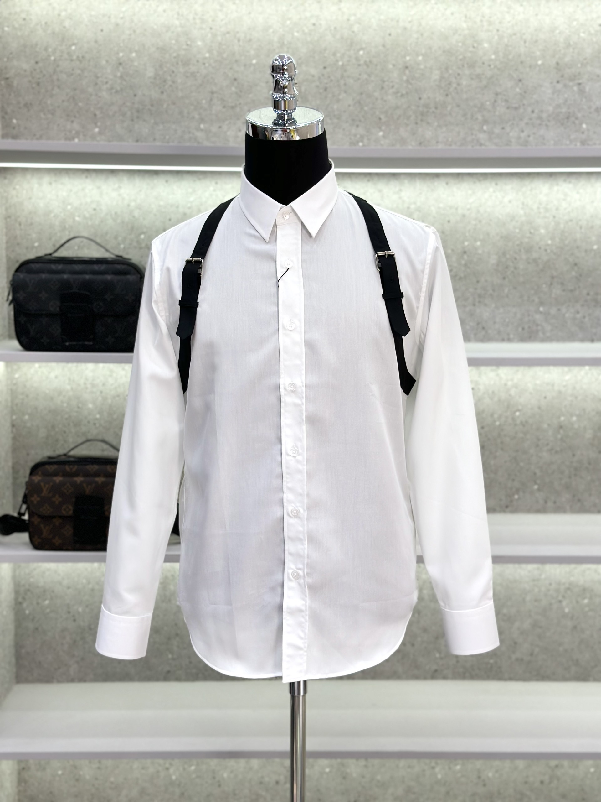 Áo sơ mi dài tay McQueen MCQ Trắng trơn phối vạt vai Đen móc cài Like Auth on web VTN