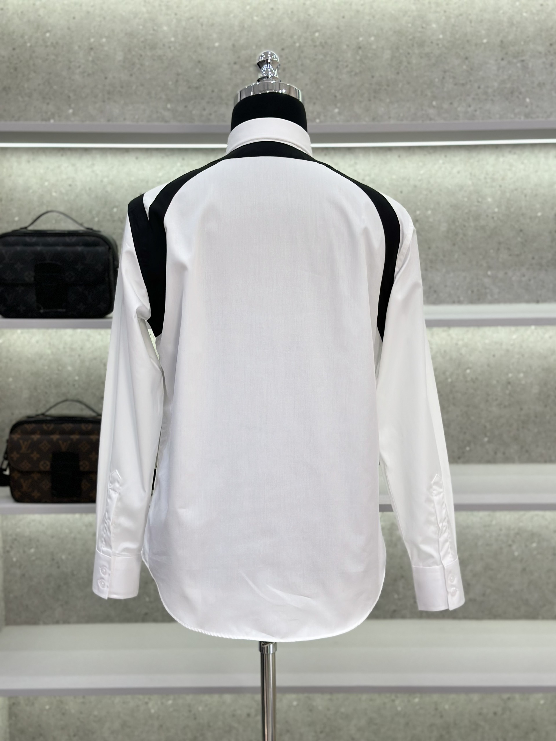 Áo sơ mi dài tay McQueen MCQ Trắng trơn phối vạt vai Đen Like Auth on web VTN