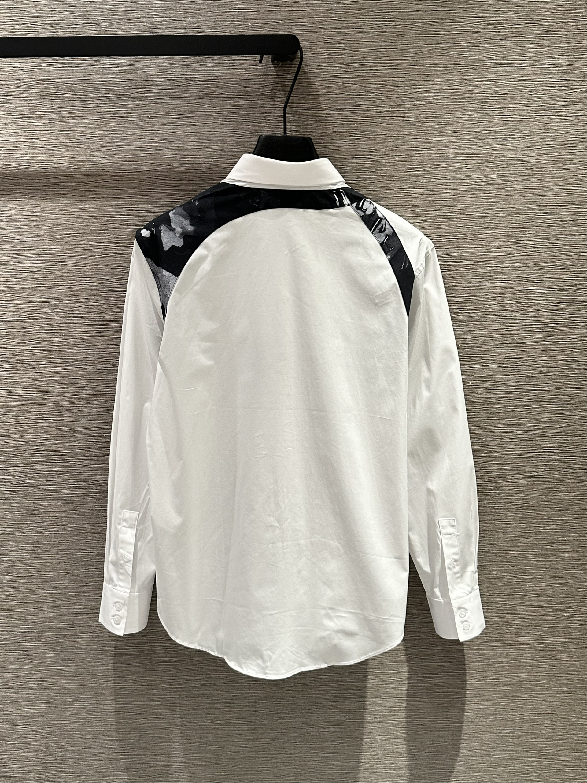 Áo sơ mi dài tay McQueen MCQ Trắng trơn phối vạt vai Đen họa tiết Like Auth on web VTN