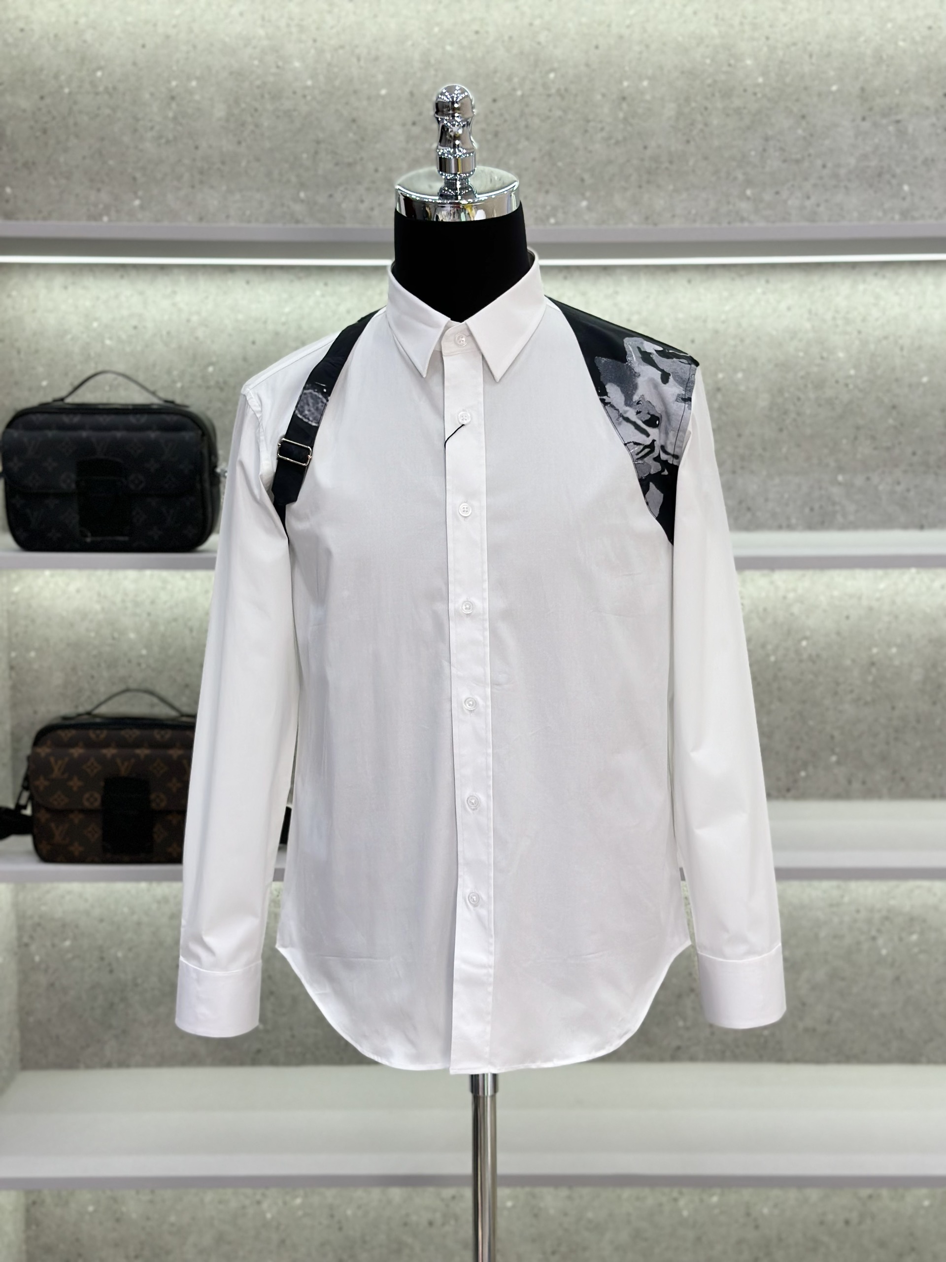 Áo sơ mi dài tay McQueen MCQ Trắng trơn phối vạt vai Đen họa tiết Like Auth on web VTN
