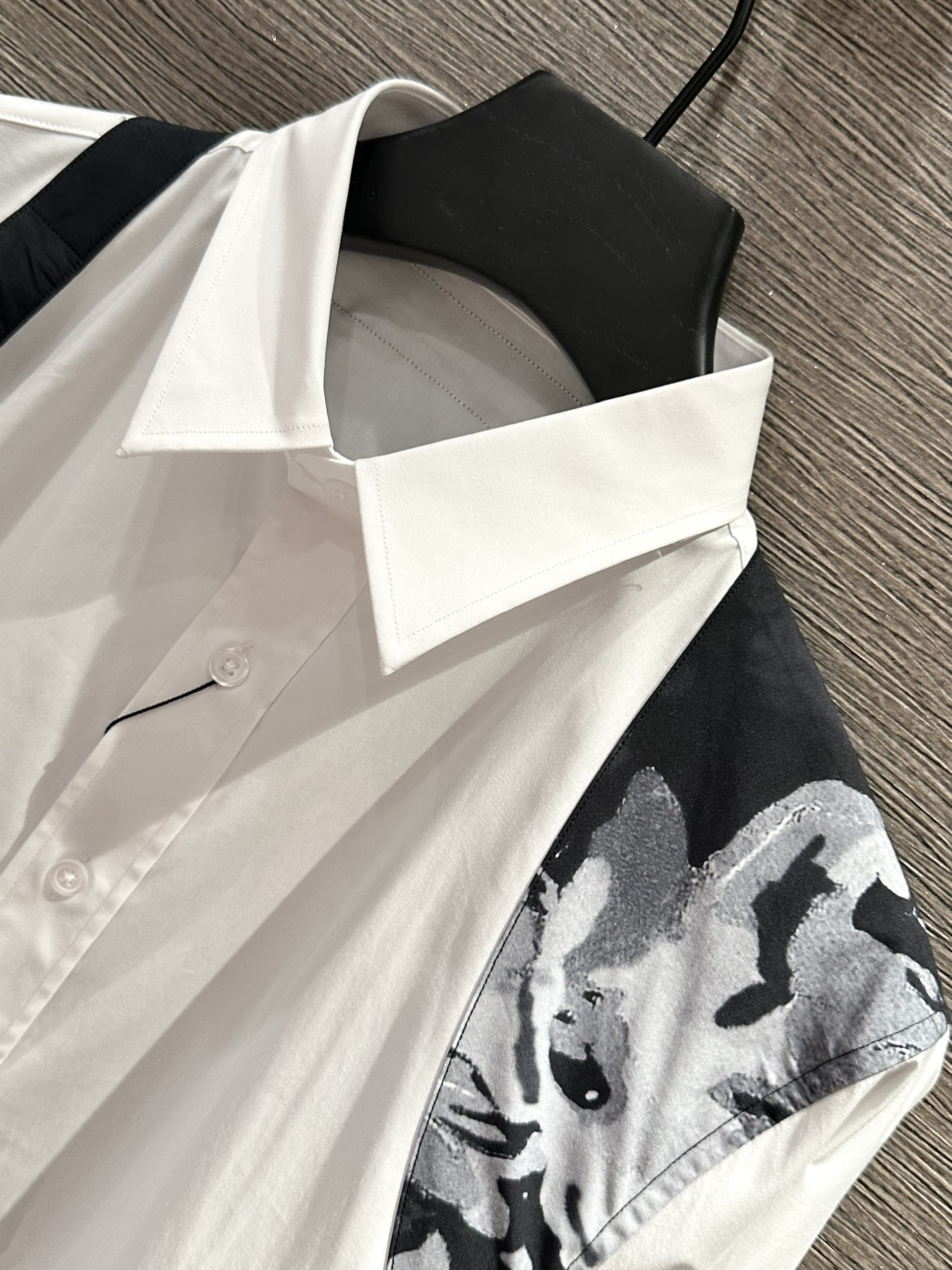 Áo sơ mi dài tay McQueen MCQ Trắng trơn phối vạt vai Đen họa tiết Like Auth on web VTN