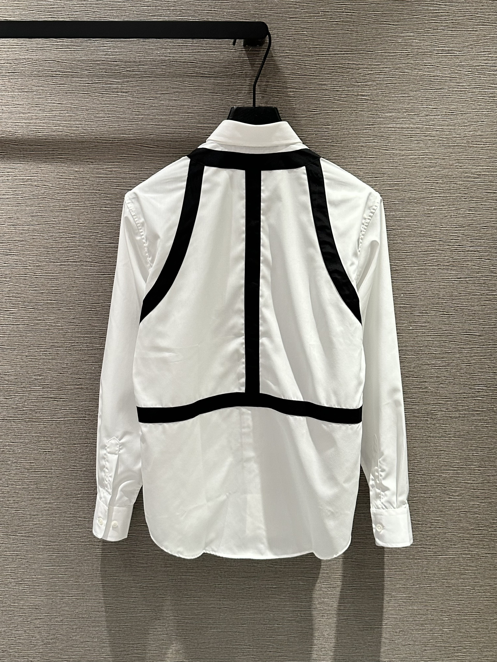 Áo sơ mi dài tay McQueen MCQ Trắng trơn phối sọc Đen vai bụng Like Auth on web VTN