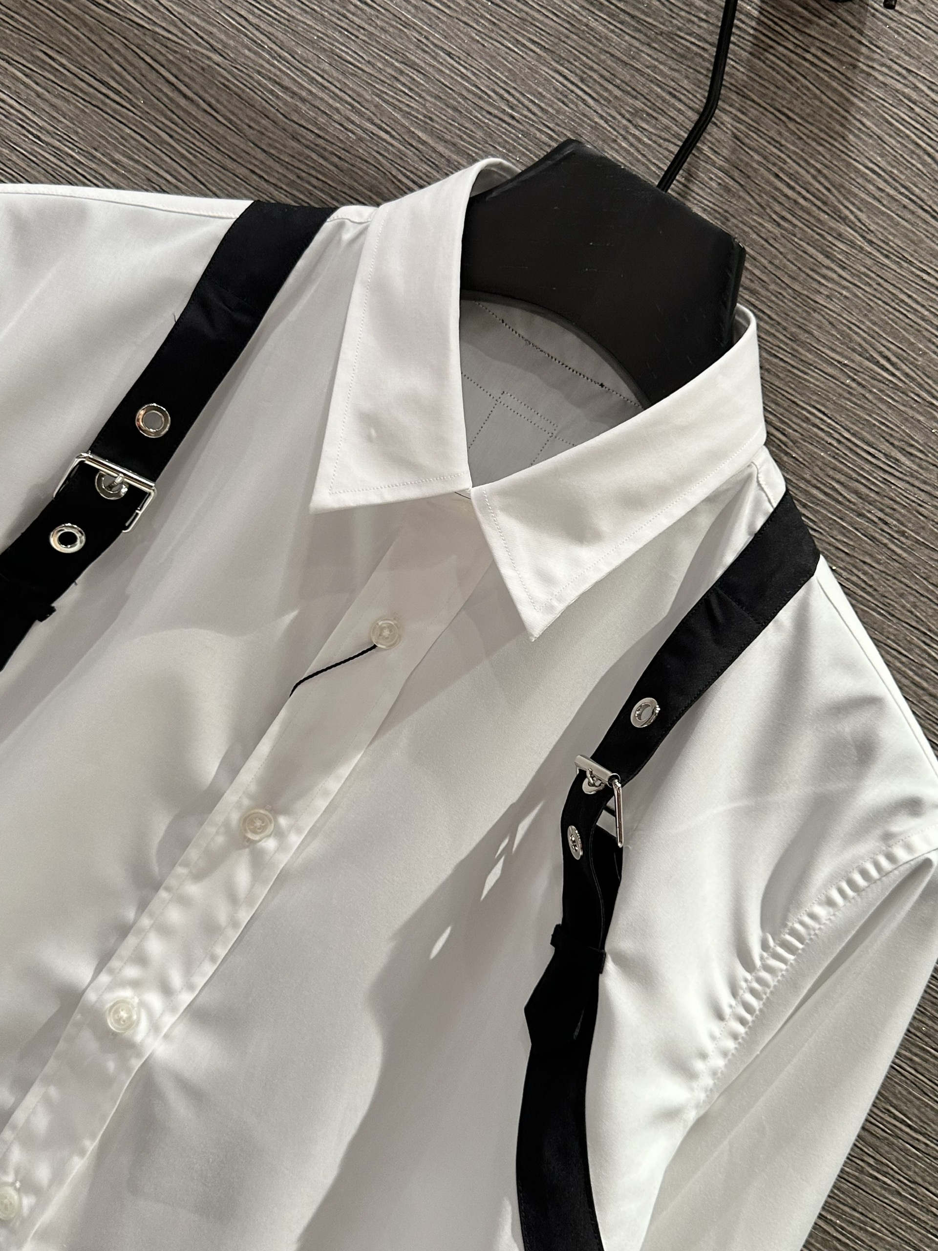 Áo sơ mi dài tay McQueen MCQ Trắng trơn phối sọc Đen vai bụng Like Auth on web VTN