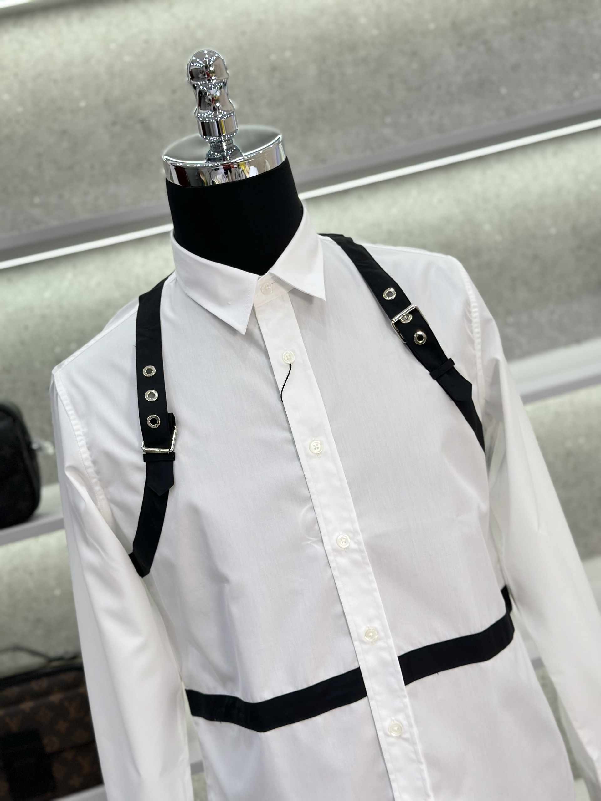 Áo sơ mi dài tay McQueen MCQ Trắng trơn phối sọc Đen vai bụng Like Auth on web VTN