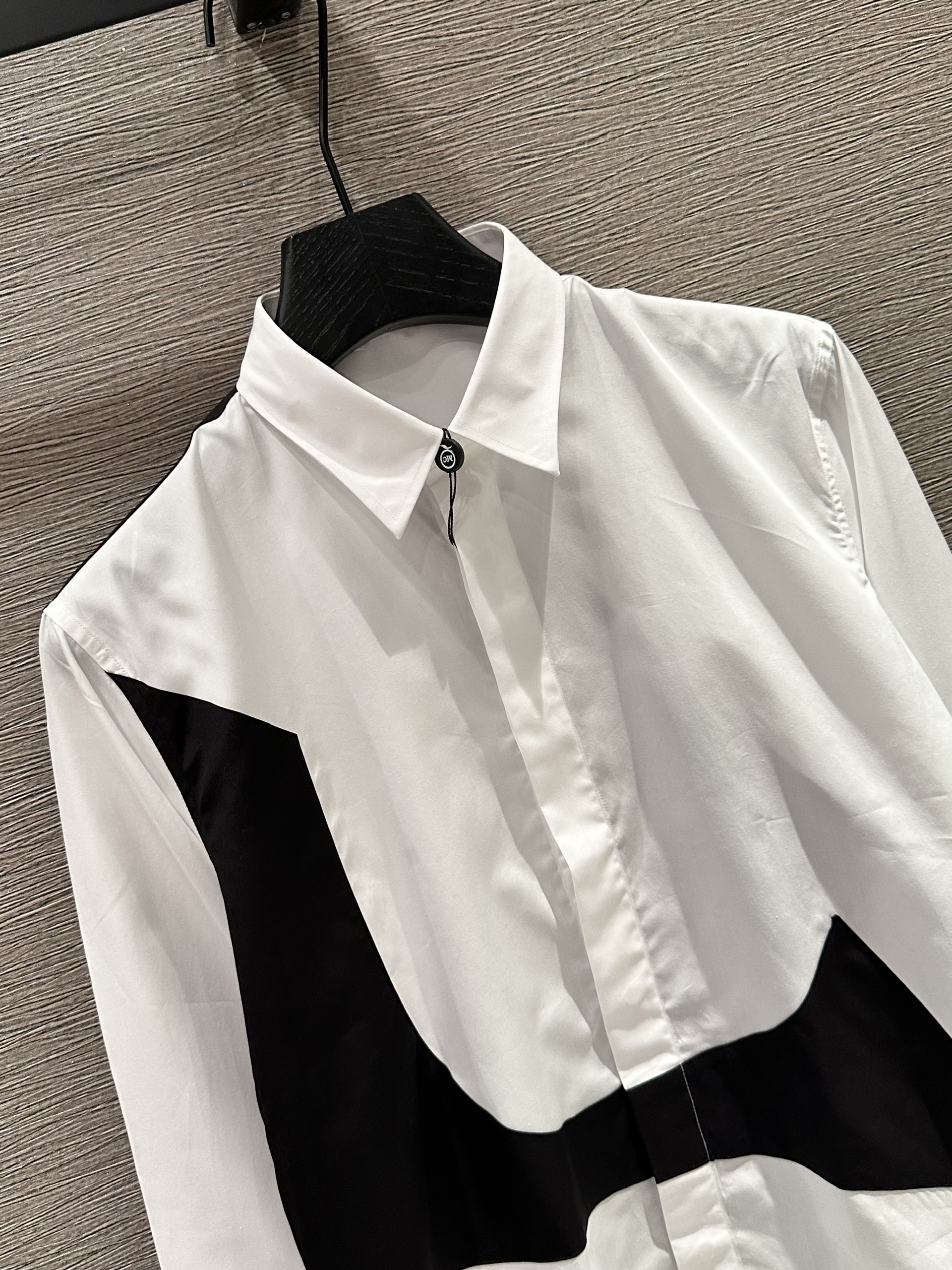 Áo sơ mi dài tay McQueen MCQ Trắng phối Đen trơn Like Auth on web VTN