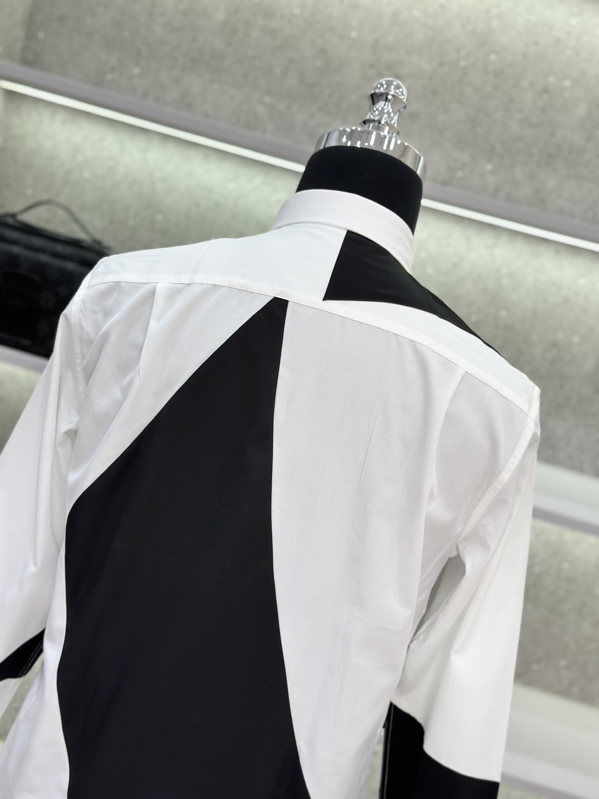 Áo sơ mi dài tay McQueen MCQ Trắng phối Đen trơn Like Auth on web VTN