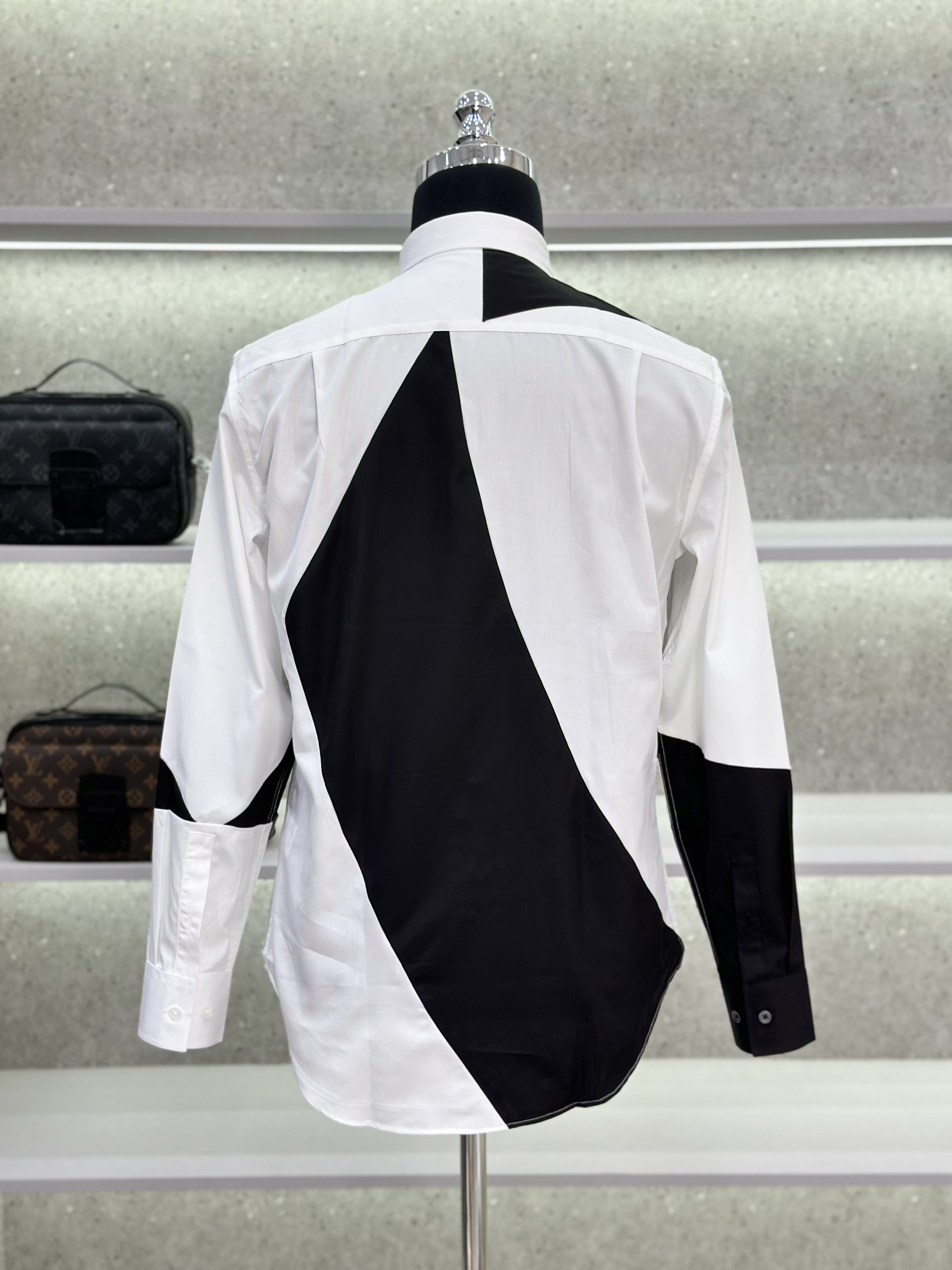 Áo sơ mi dài tay McQueen MCQ Trắng phối Đen trơn Like Auth on web VTN