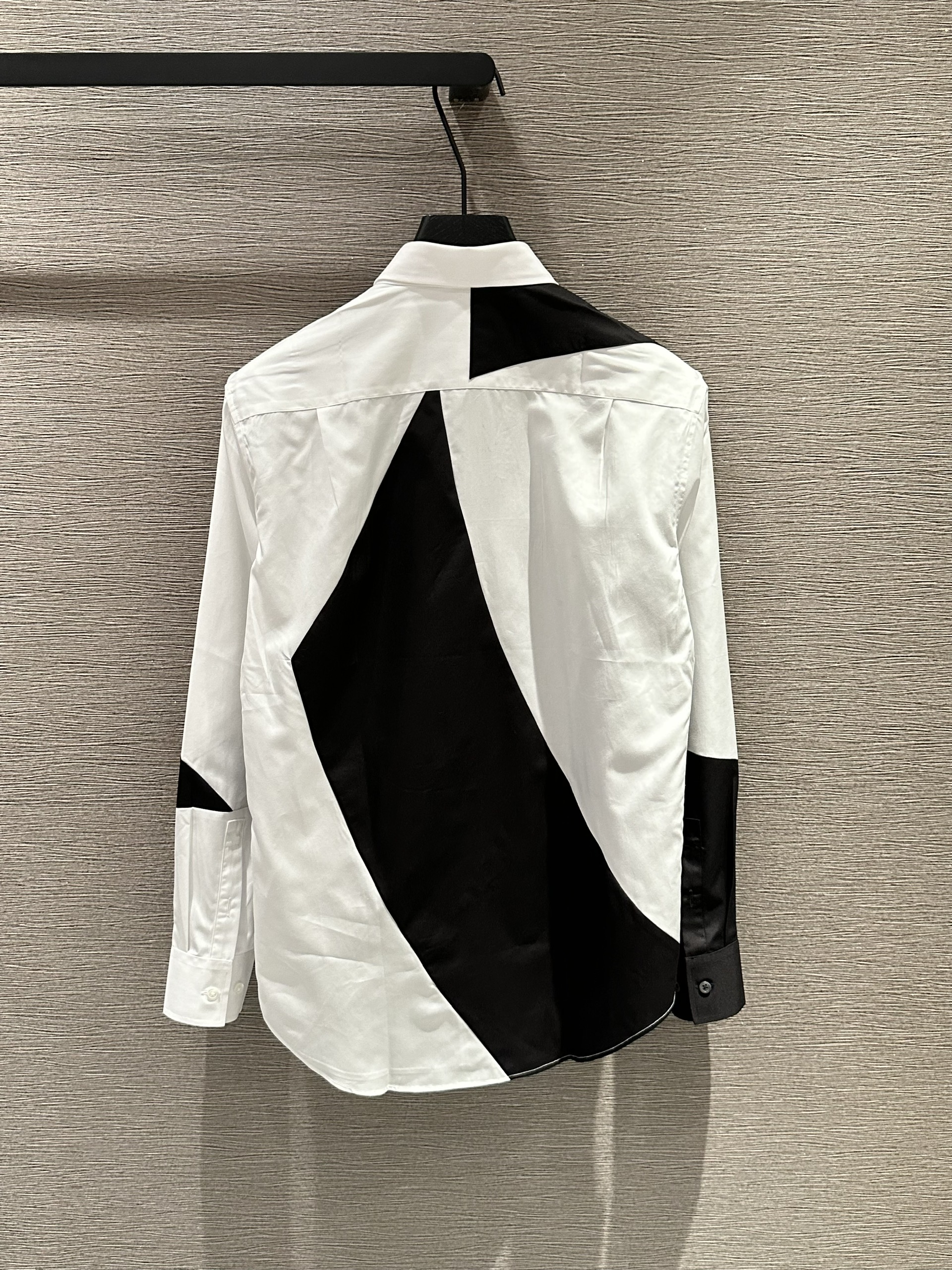 Áo sơ mi dài tay McQueen MCQ Trắng phối Đen trơn Like Auth on web VTN