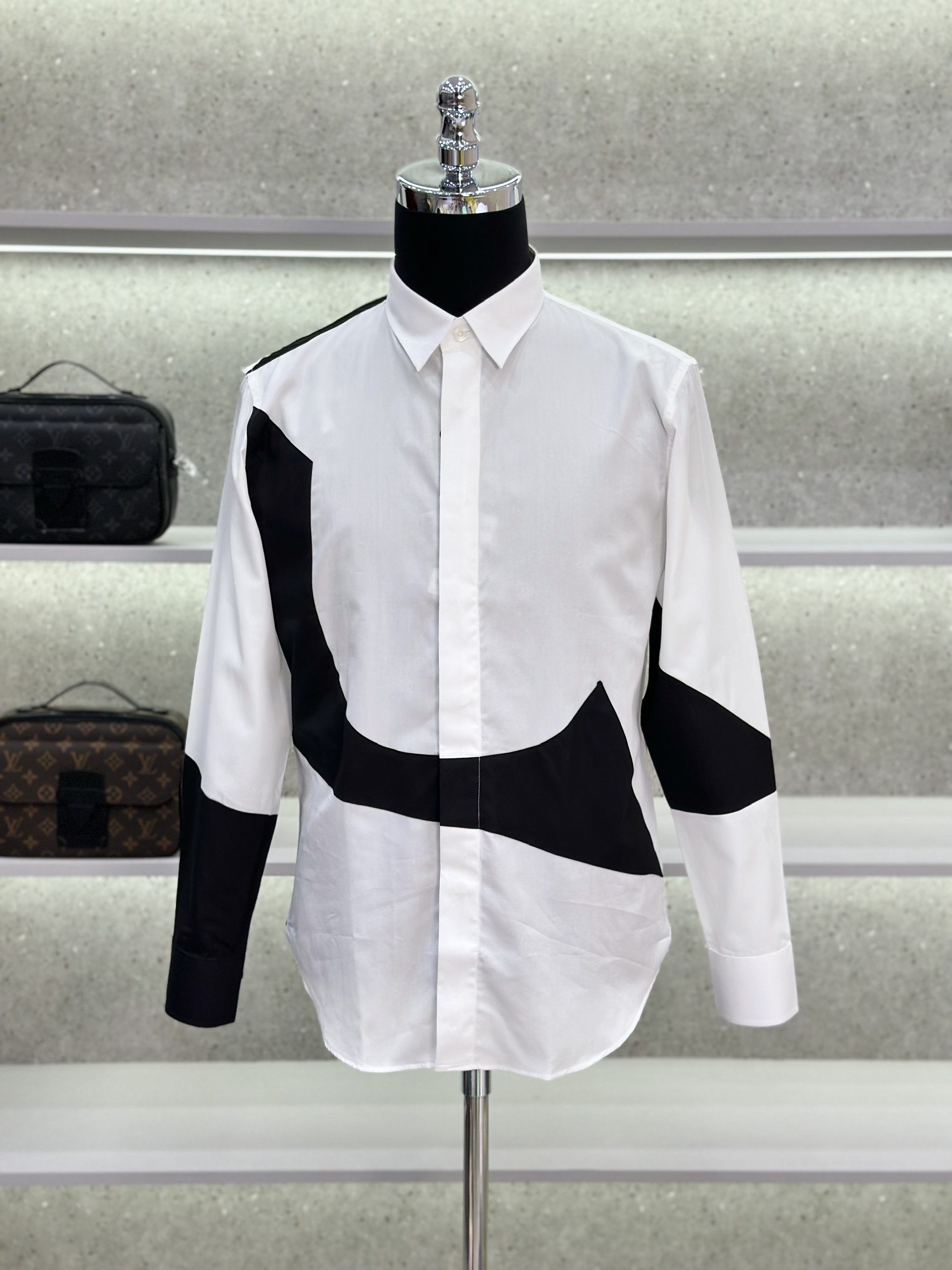Áo sơ mi dài tay McQueen MCQ Trắng phối Đen trơn Like Auth on web VTN