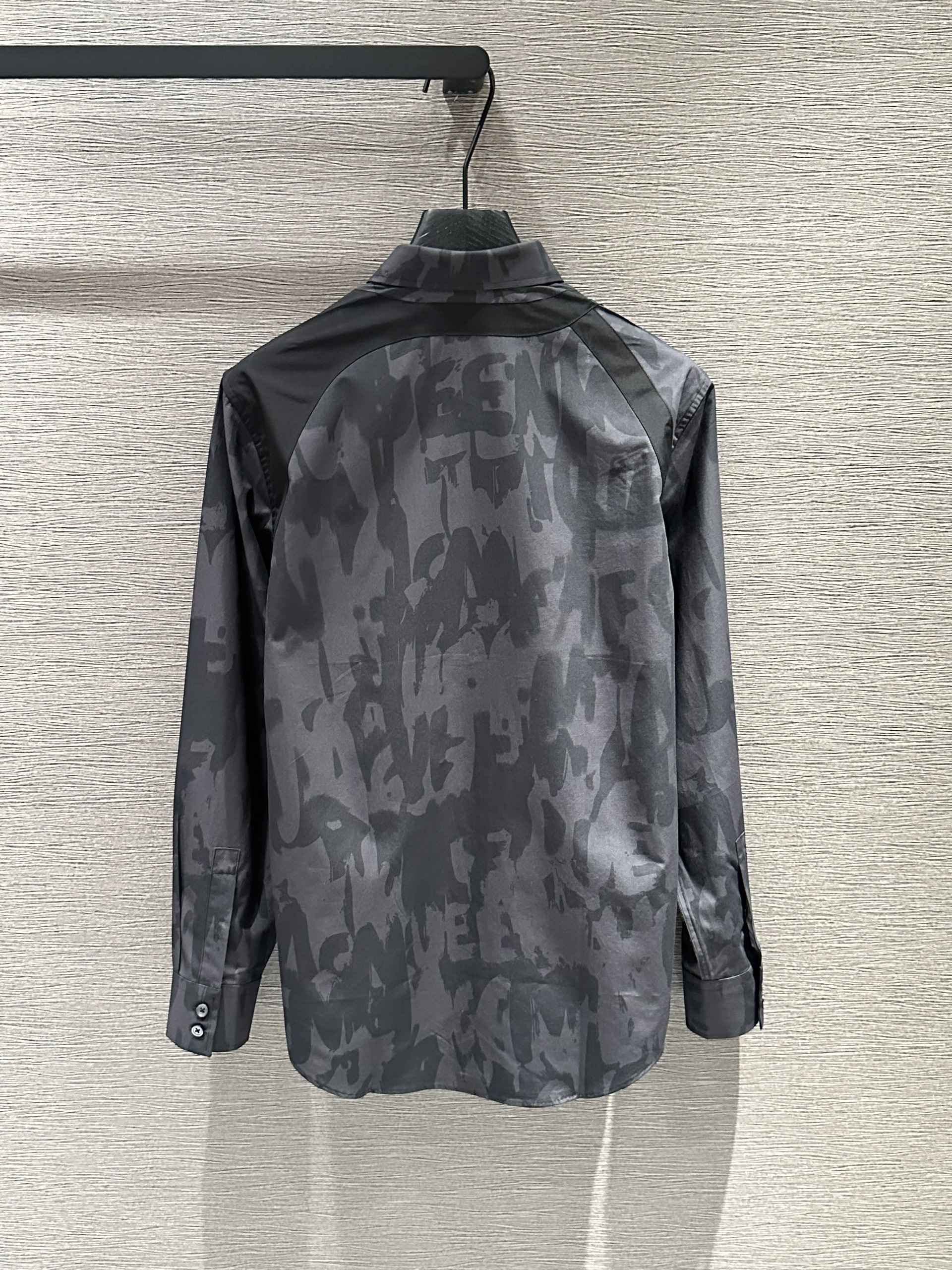 Áo sơ mi dài tay McQueen MCQ Đen họa tiết logo chữ loang phối vạt vai Like Auth on web VTN