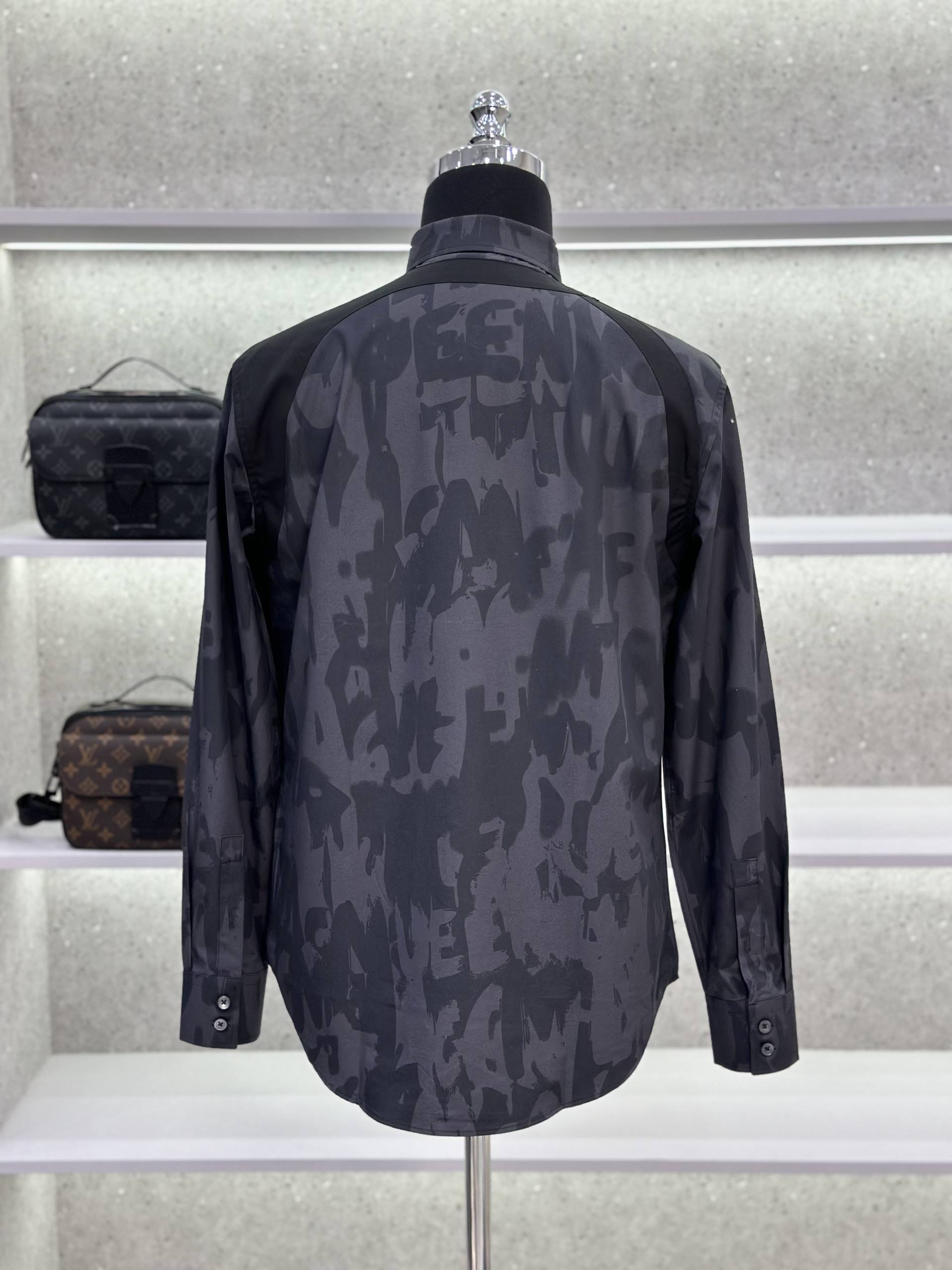 Áo sơ mi dài tay McQueen MCQ Đen họa tiết logo chữ loang phối vạt vai Like Auth on web VTN